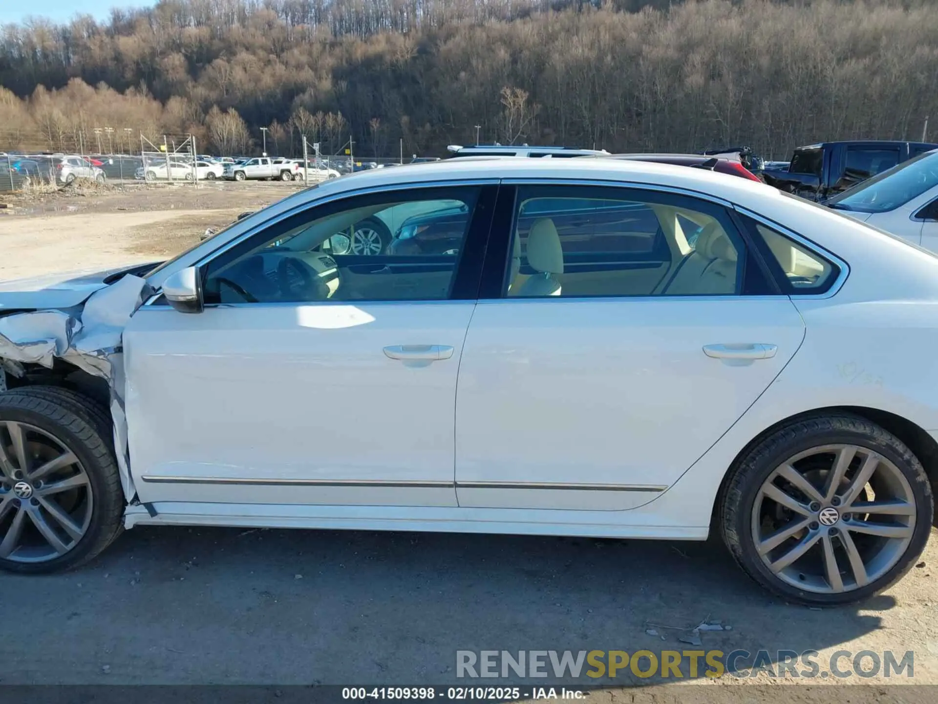 15 Photograph of a damaged car 1VWMA7A32KC012553 VOLKSWAGEN PASSAT 2019