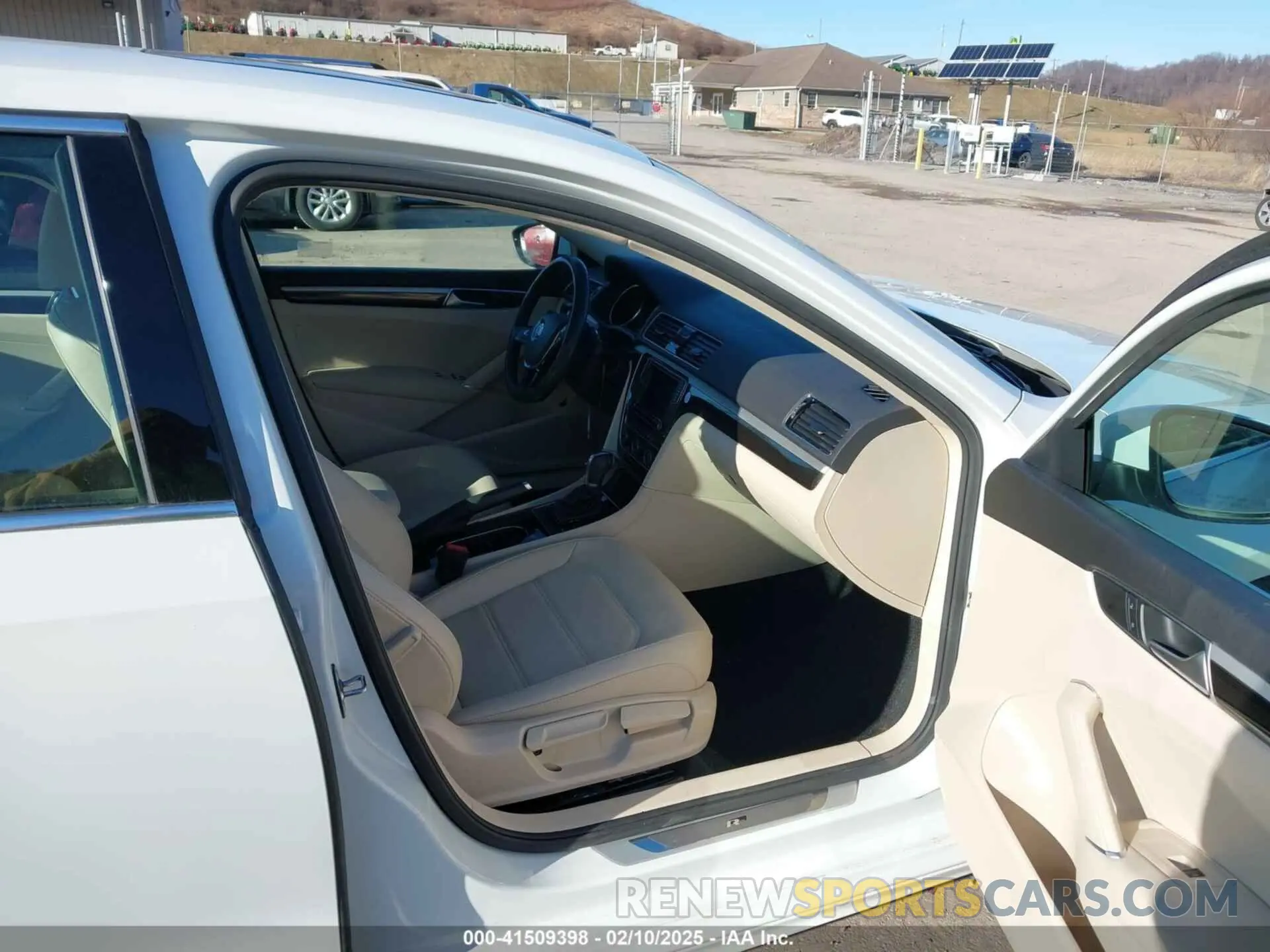 5 Photograph of a damaged car 1VWMA7A32KC012553 VOLKSWAGEN PASSAT 2019