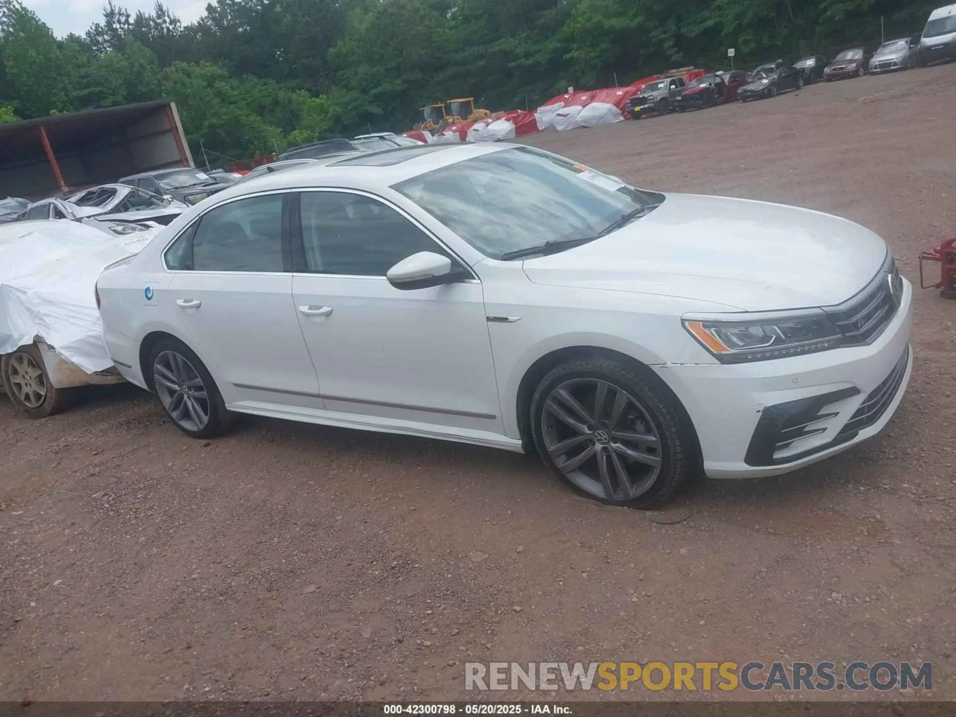 13 Photograph of a damaged car 1VWMA7A33KC003098 VOLKSWAGEN PASSAT 2019