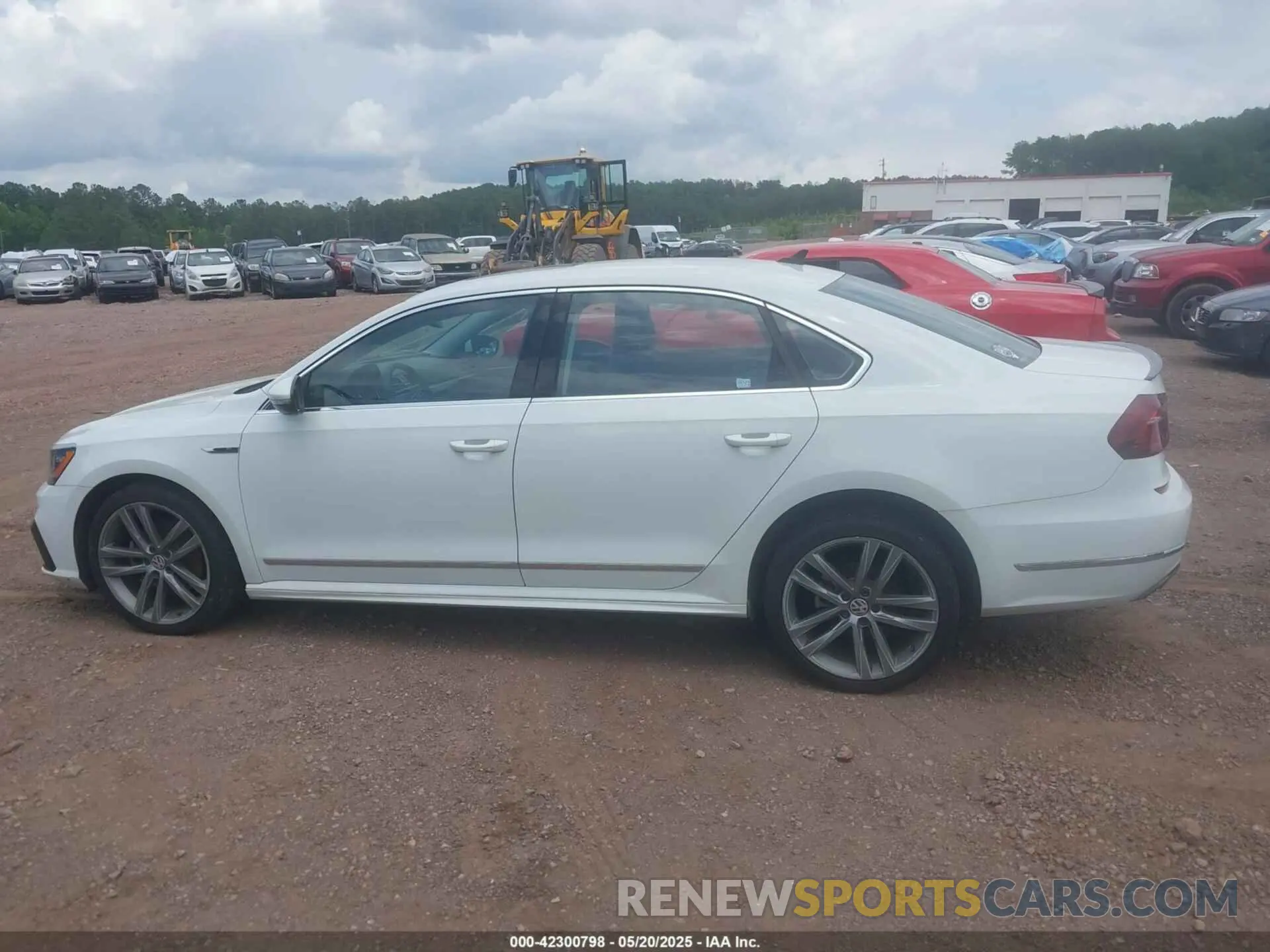 14 Photograph of a damaged car 1VWMA7A33KC003098 VOLKSWAGEN PASSAT 2019