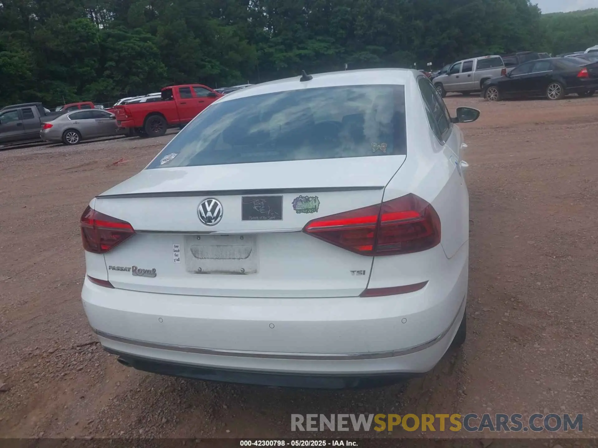 16 Photograph of a damaged car 1VWMA7A33KC003098 VOLKSWAGEN PASSAT 2019