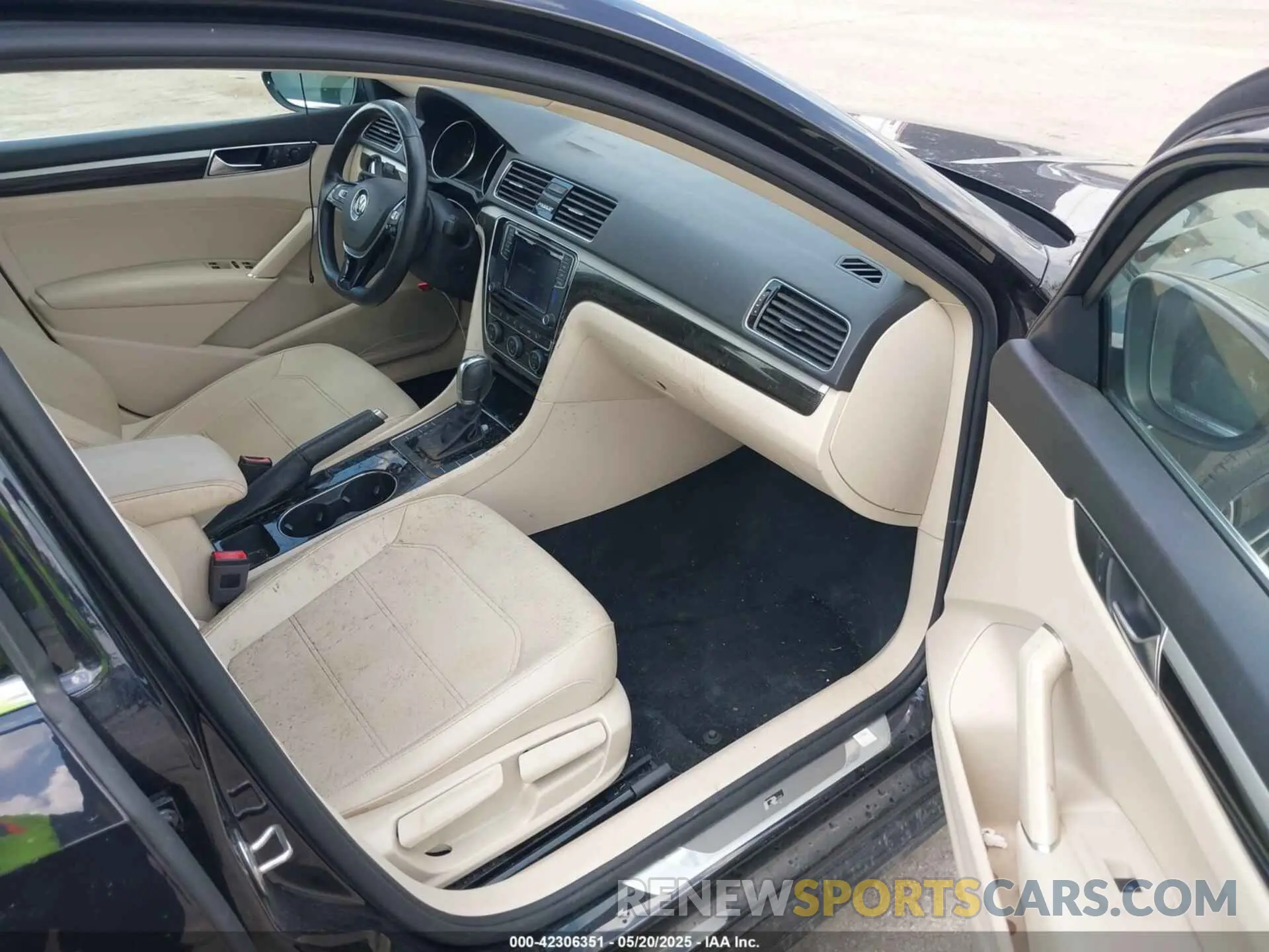 5 Photograph of a damaged car 1VWMA7A3XKC002174 VOLKSWAGEN PASSAT 2019