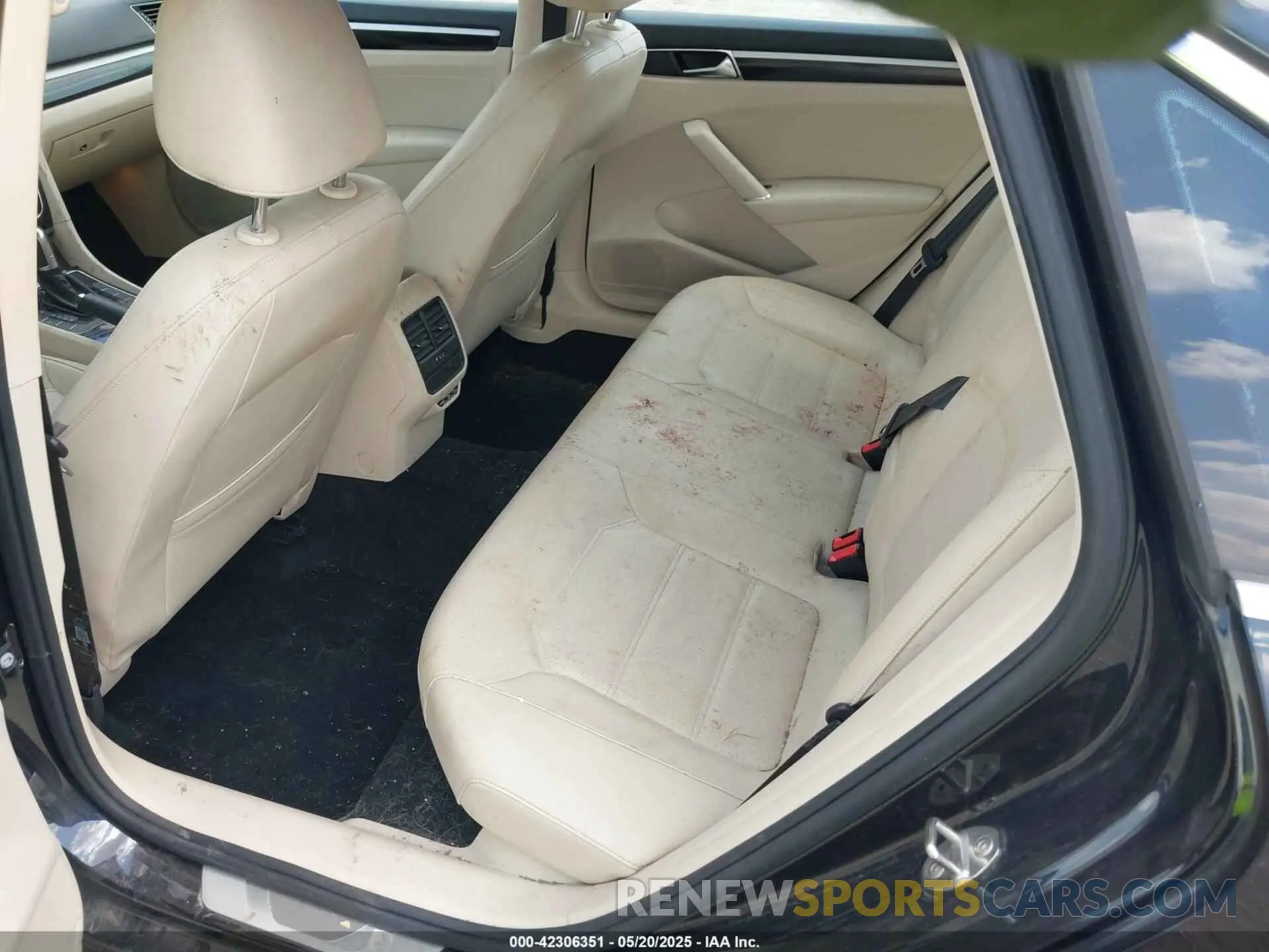 8 Photograph of a damaged car 1VWMA7A3XKC002174 VOLKSWAGEN PASSAT 2019