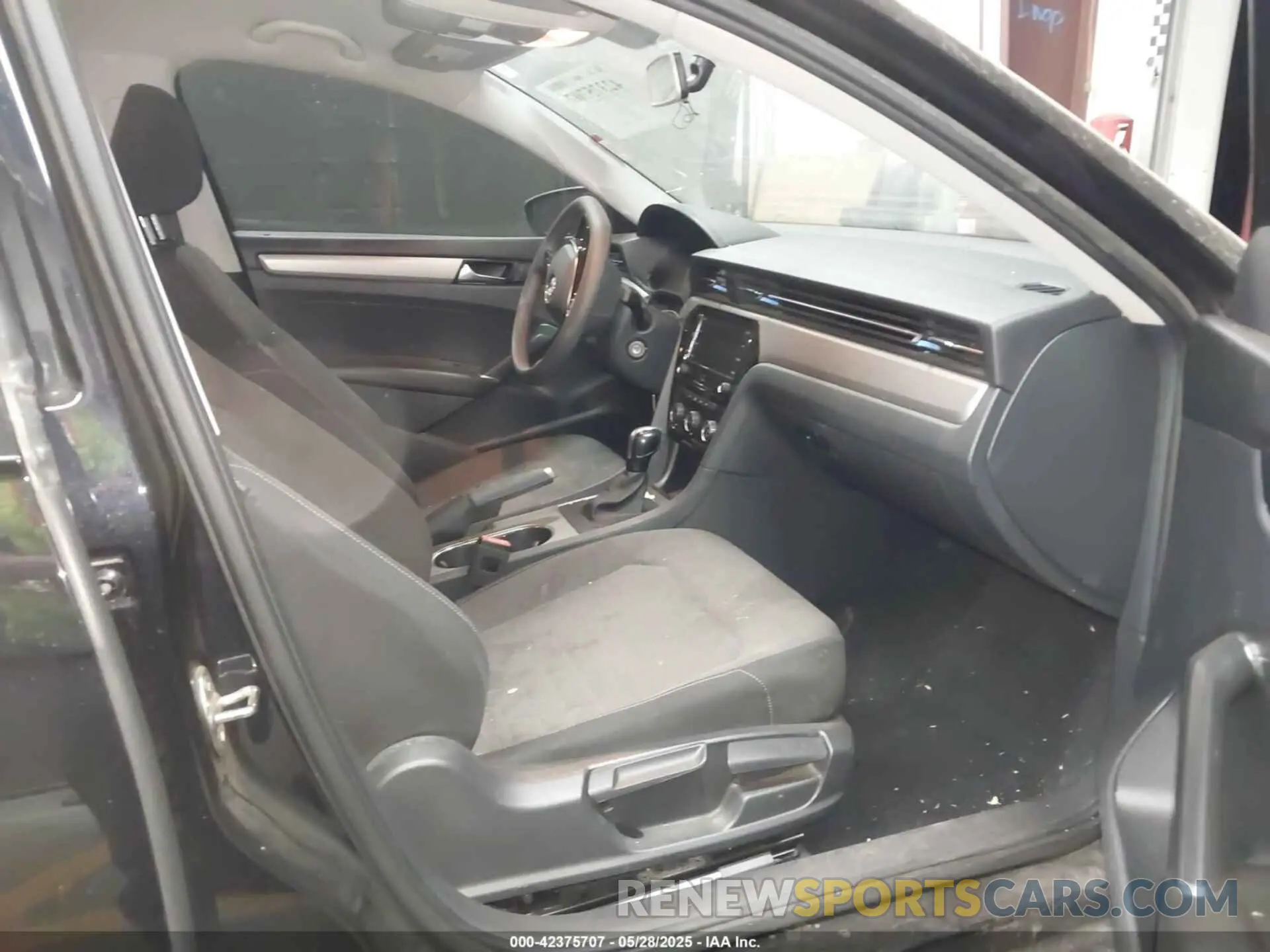 5 Photograph of a damaged car 1VWAA7A32LC007339 VOLKSWAGEN PASSAT 2020