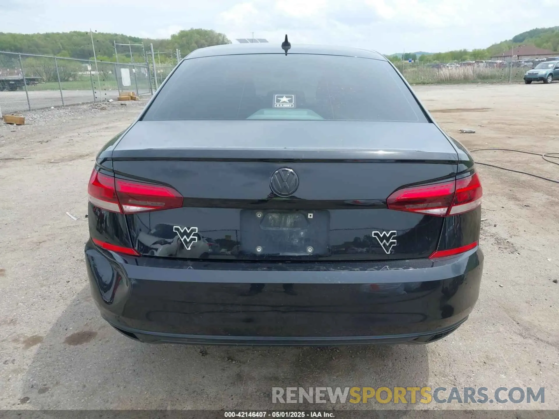 17 Photograph of a damaged car 1VWAA7A37LC017431 VOLKSWAGEN PASSAT 2020