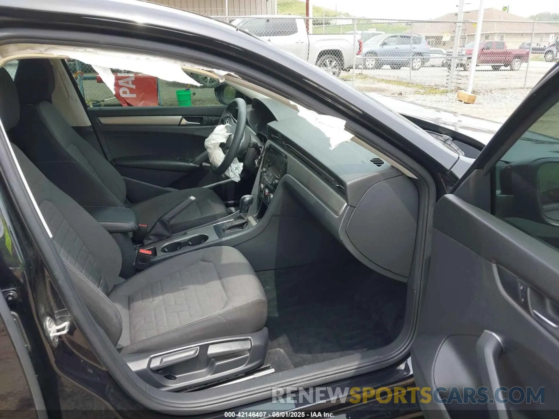 5 Photograph of a damaged car 1VWAA7A37LC017431 VOLKSWAGEN PASSAT 2020