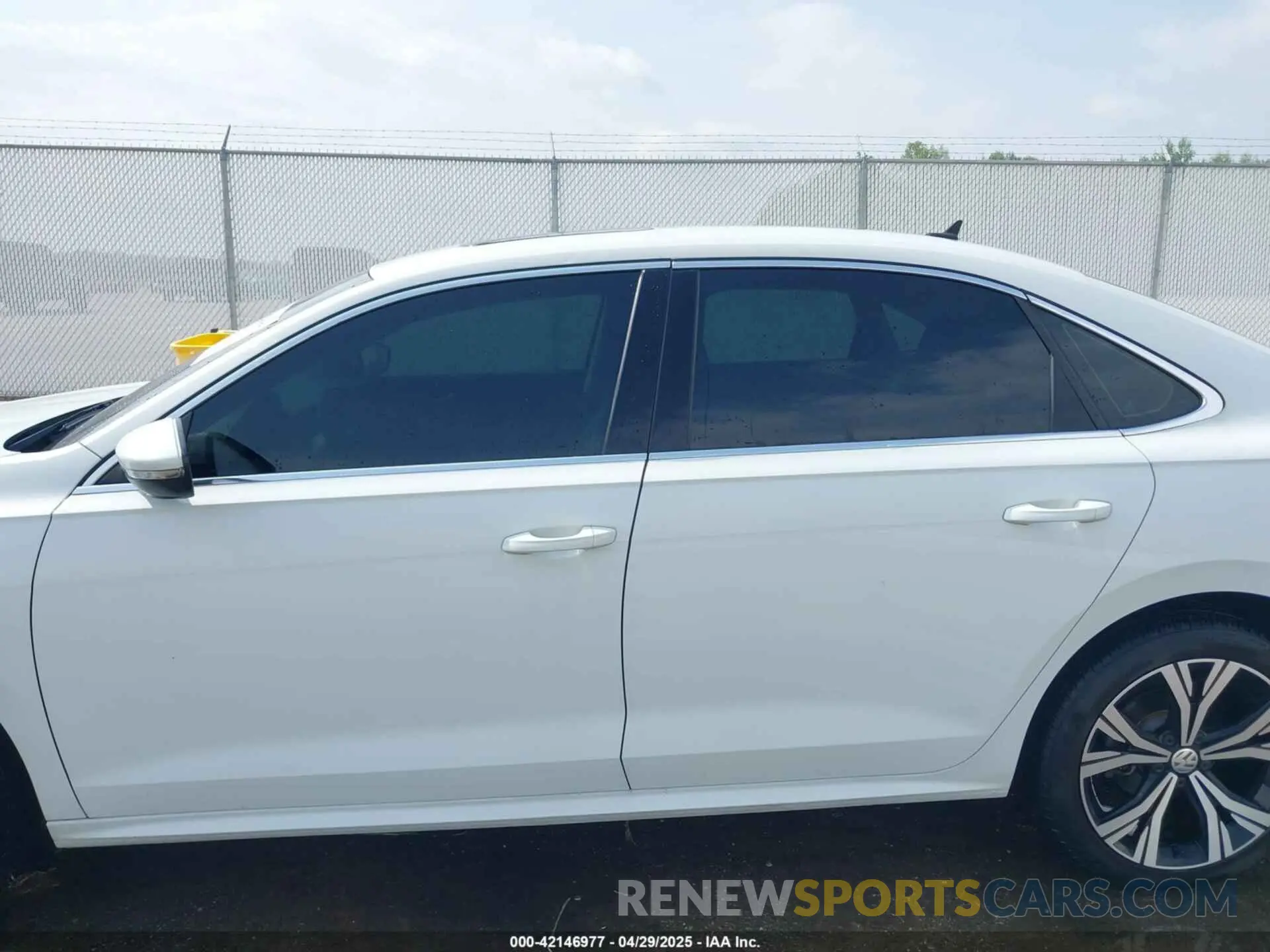 14 Photograph of a damaged car 1VWCA7A35LC020918 VOLKSWAGEN PASSAT 2020