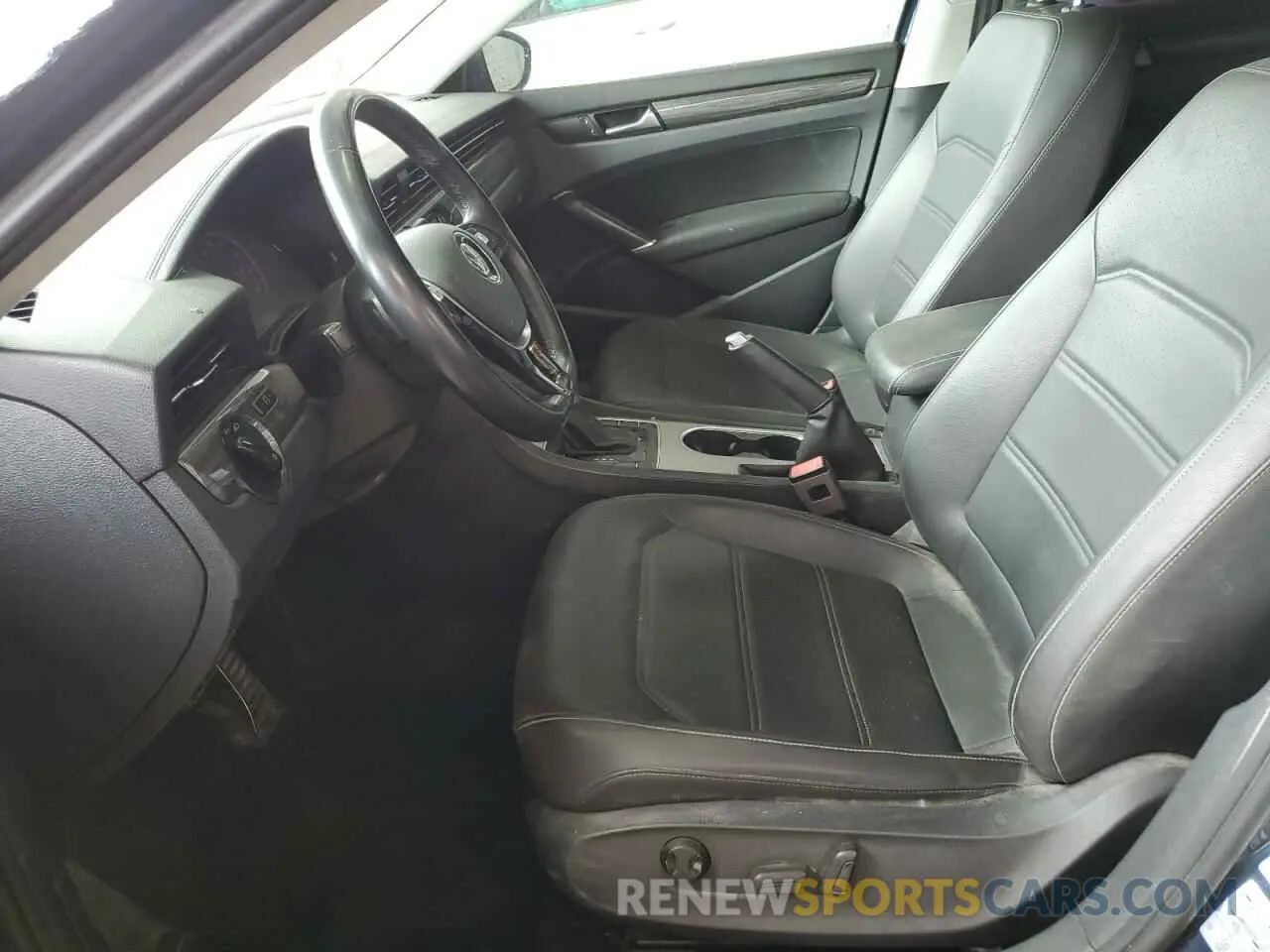 7 Photograph of a damaged car 1VWMA7A35LC017165 VOLKSWAGEN PASSAT 2020
