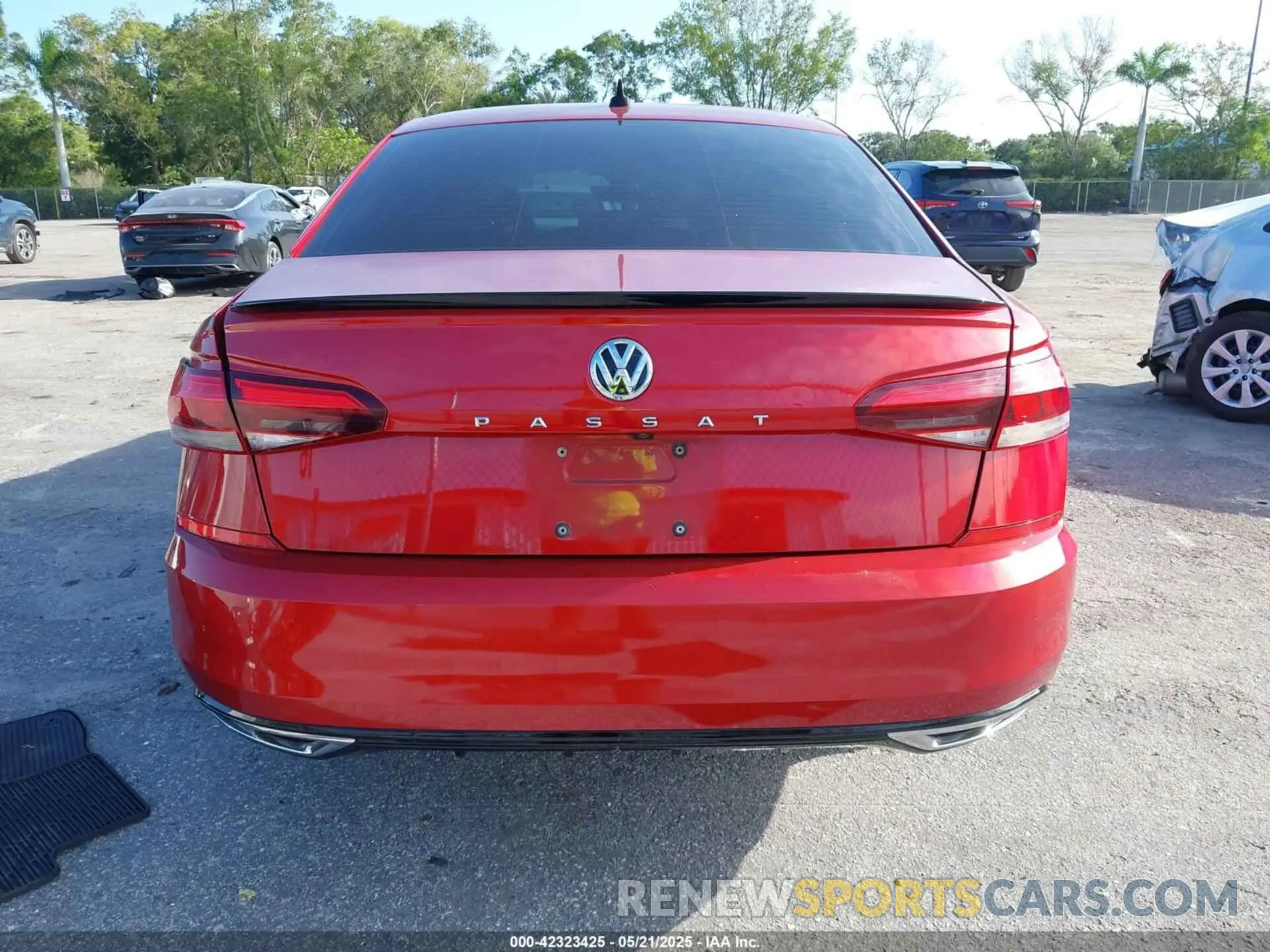 16 Photograph of a damaged car 1VWMA7A36LC020561 VOLKSWAGEN PASSAT 2020