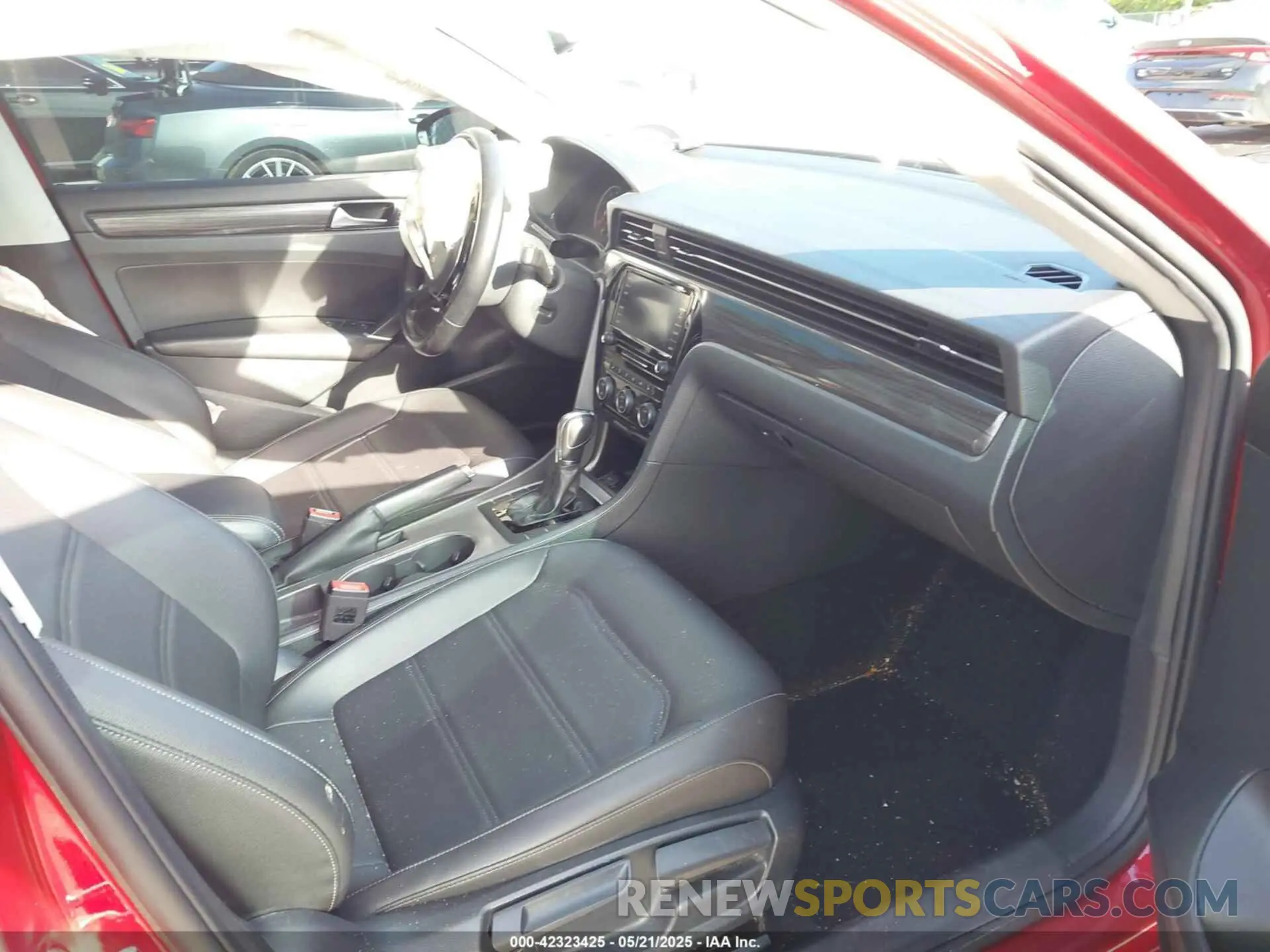 5 Photograph of a damaged car 1VWMA7A36LC020561 VOLKSWAGEN PASSAT 2020