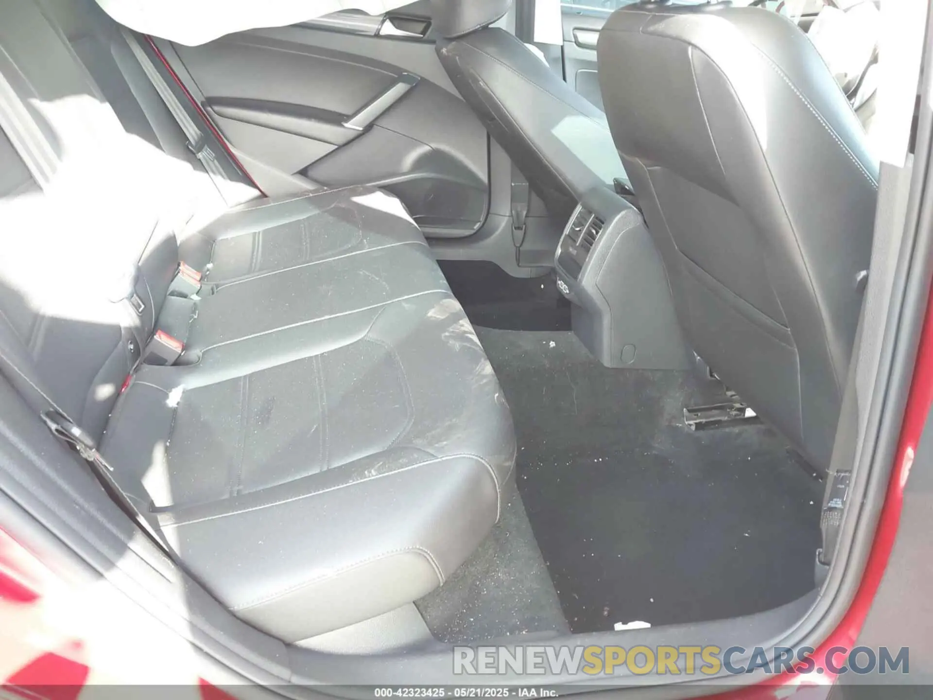 8 Photograph of a damaged car 1VWMA7A36LC020561 VOLKSWAGEN PASSAT 2020