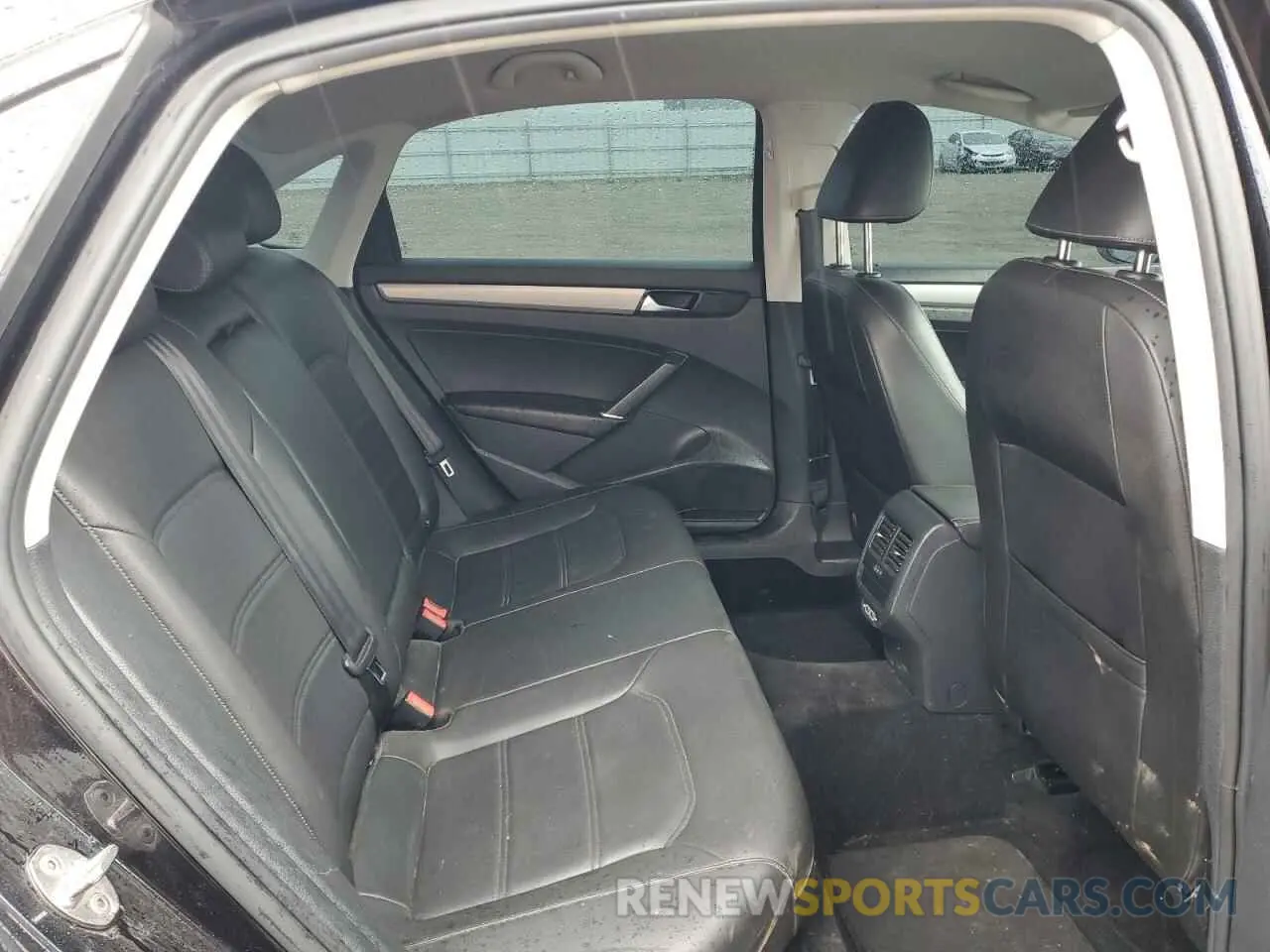 10 Photograph of a damaged car 1VWSA7A30LC016125 VOLKSWAGEN PASSAT 2020