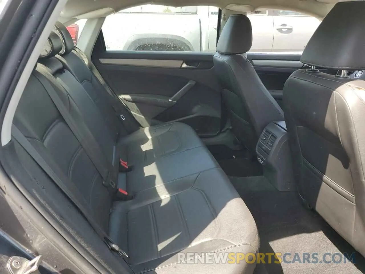 10 Photograph of a damaged car 1VWSA7A31LC027022 VOLKSWAGEN PASSAT 2020