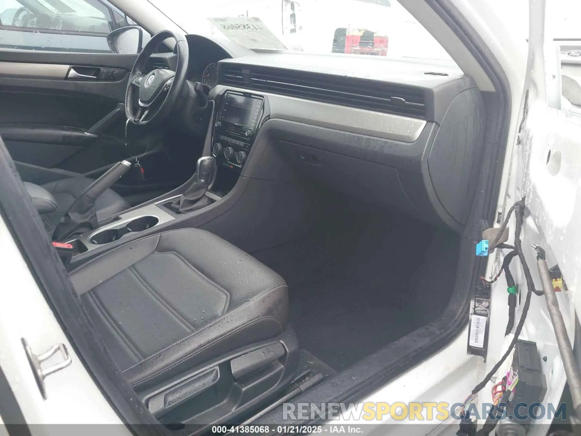 5 Photograph of a damaged car 1VWSA7A32LC009225 VOLKSWAGEN PASSAT 2020