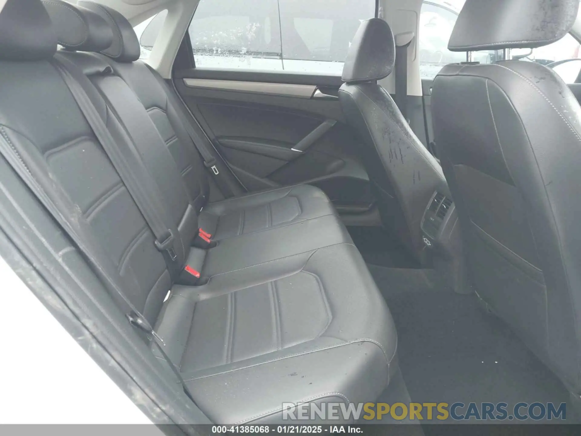 8 Photograph of a damaged car 1VWSA7A32LC009225 VOLKSWAGEN PASSAT 2020