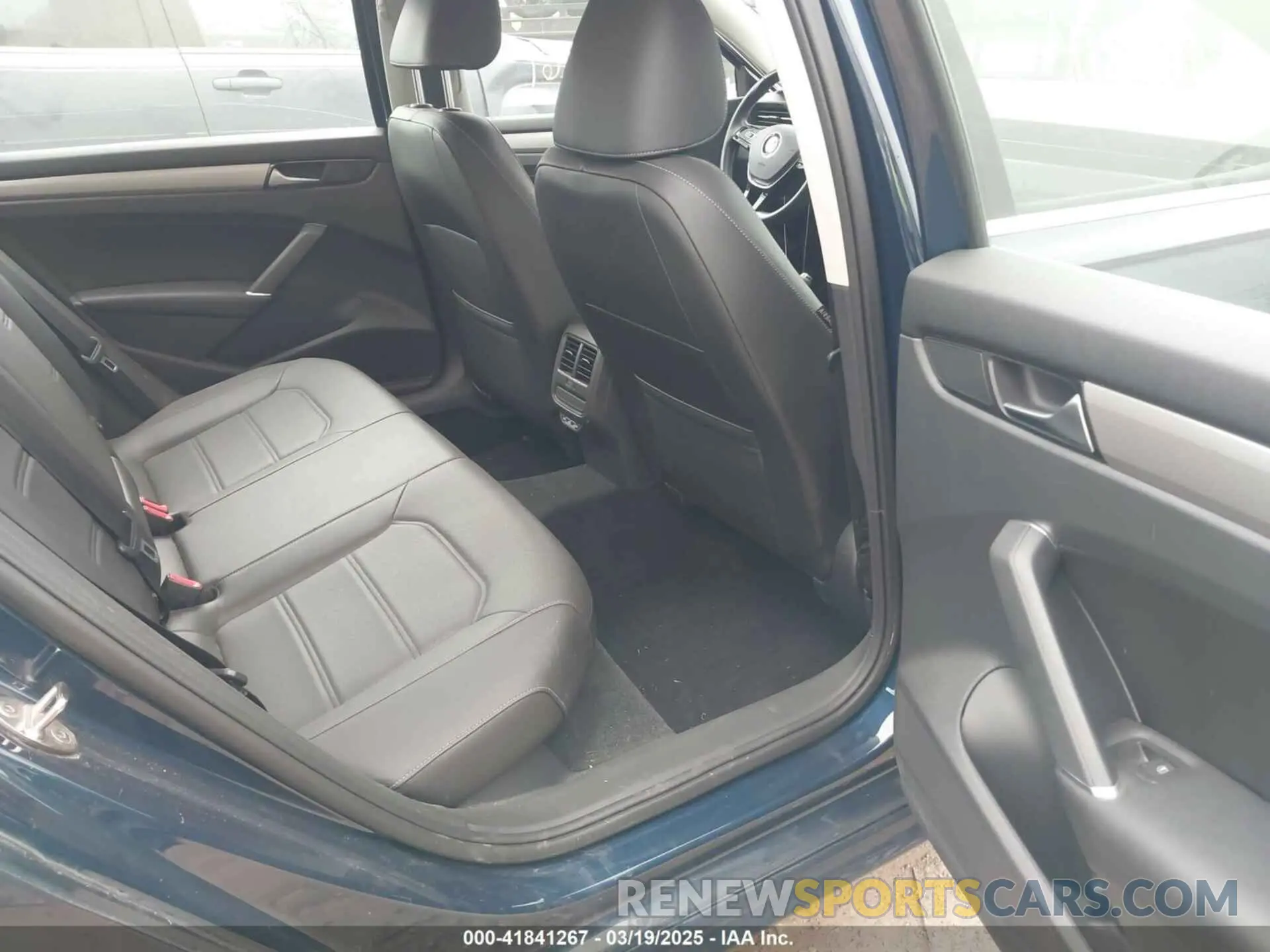 8 Photograph of a damaged car 1VWSA7A32LC011086 VOLKSWAGEN PASSAT 2020
