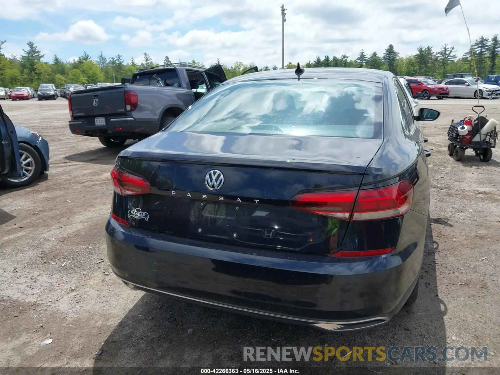 16 Photograph of a damaged car 1VWSA7A33LC011372 VOLKSWAGEN PASSAT 2020