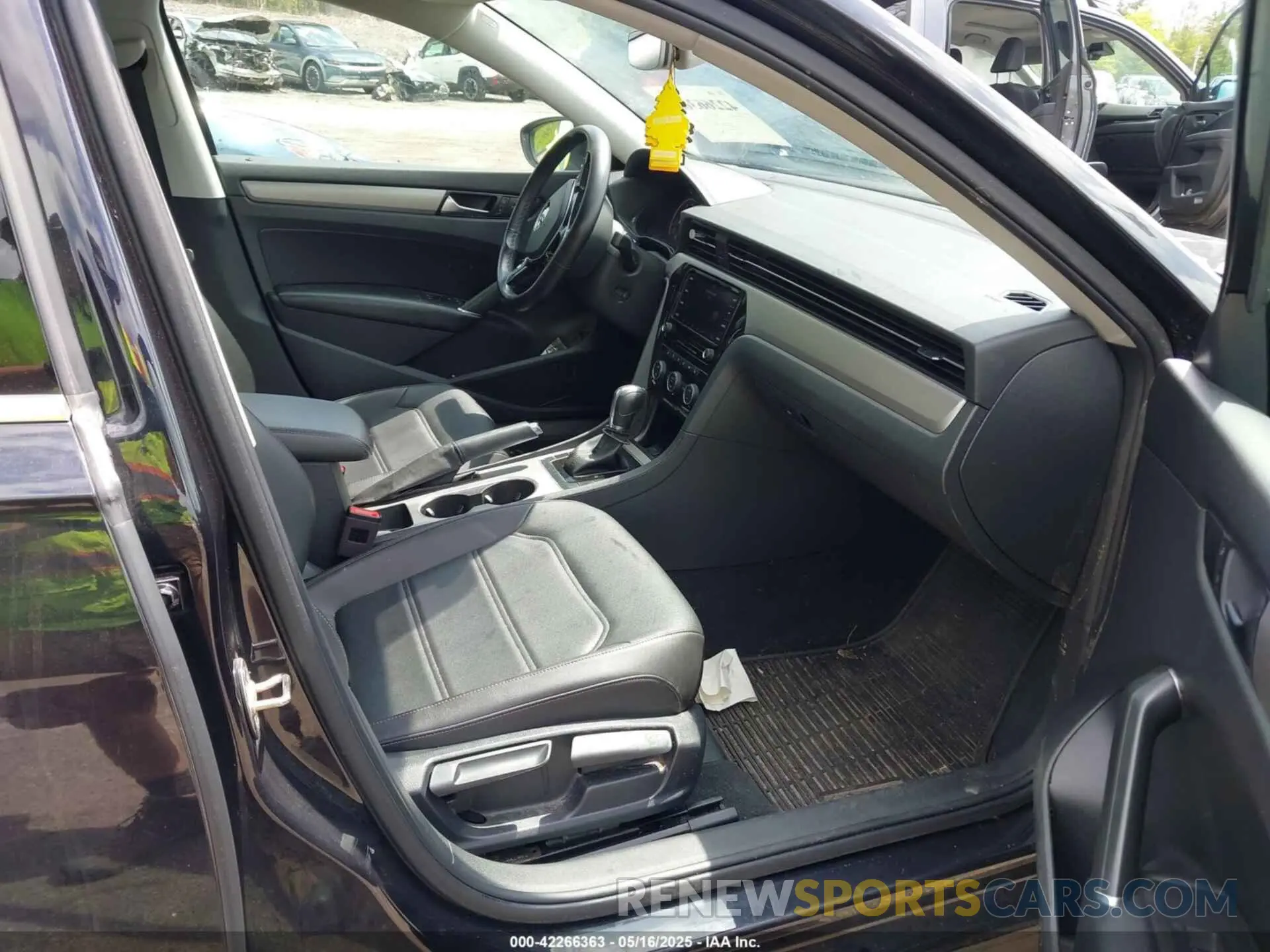 5 Photograph of a damaged car 1VWSA7A33LC011372 VOLKSWAGEN PASSAT 2020