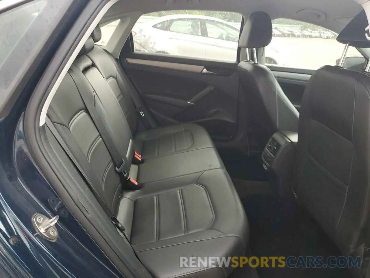 10 Photograph of a damaged car 1VWSA7A33LC016992 VOLKSWAGEN PASSAT 2020
