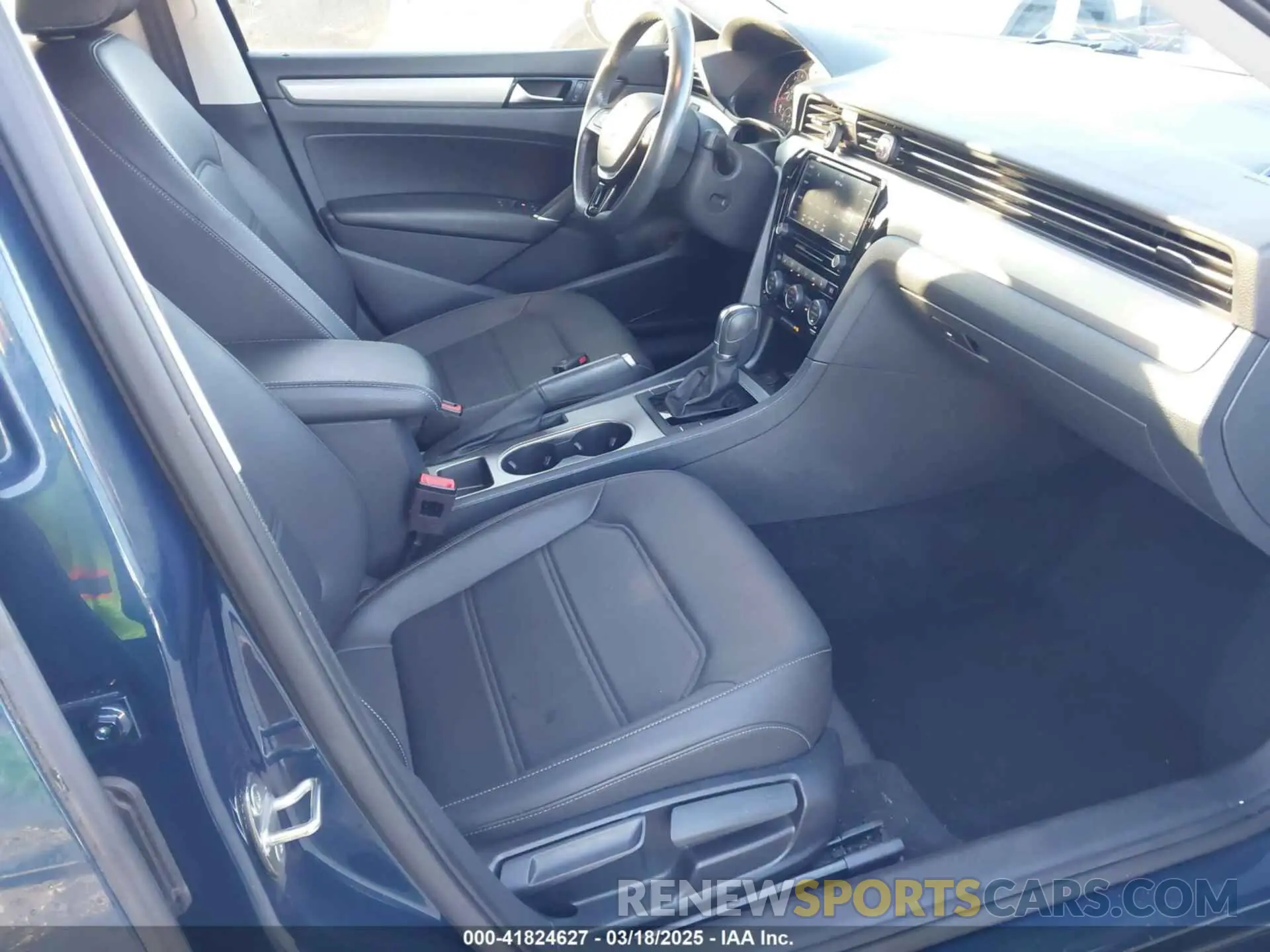 5 Photograph of a damaged car 1VWSA7A37LC009737 VOLKSWAGEN PASSAT 2020