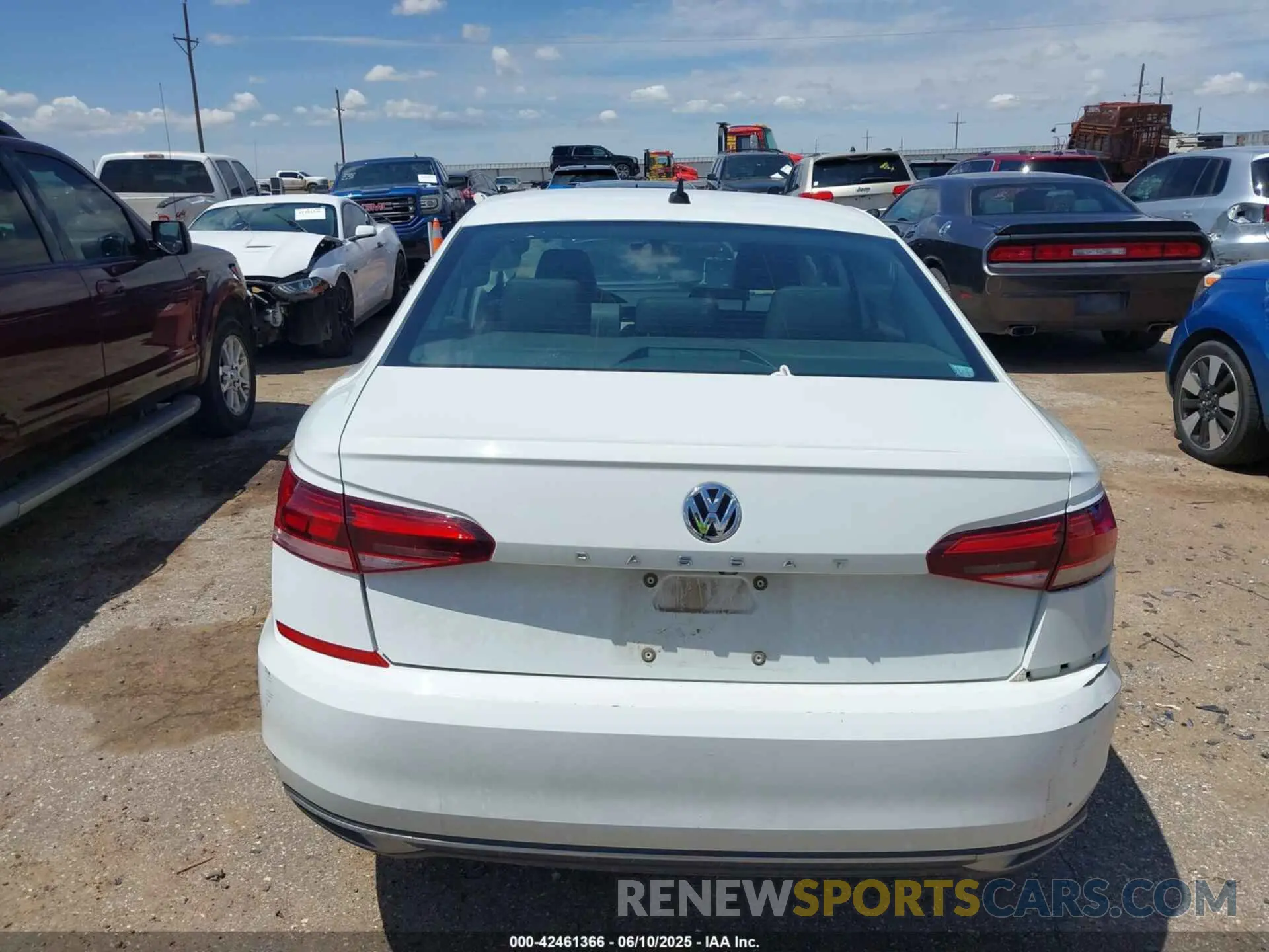 17 Photograph of a damaged car 1VWSA7A37LC015344 VOLKSWAGEN PASSAT 2020