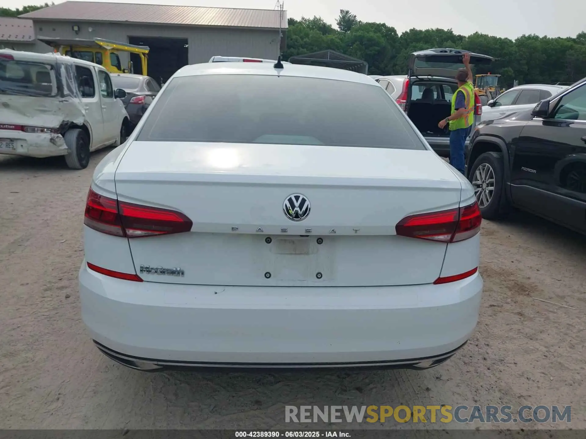16 Photograph of a damaged car 1VWSA7A37LC024206 VOLKSWAGEN PASSAT 2020
