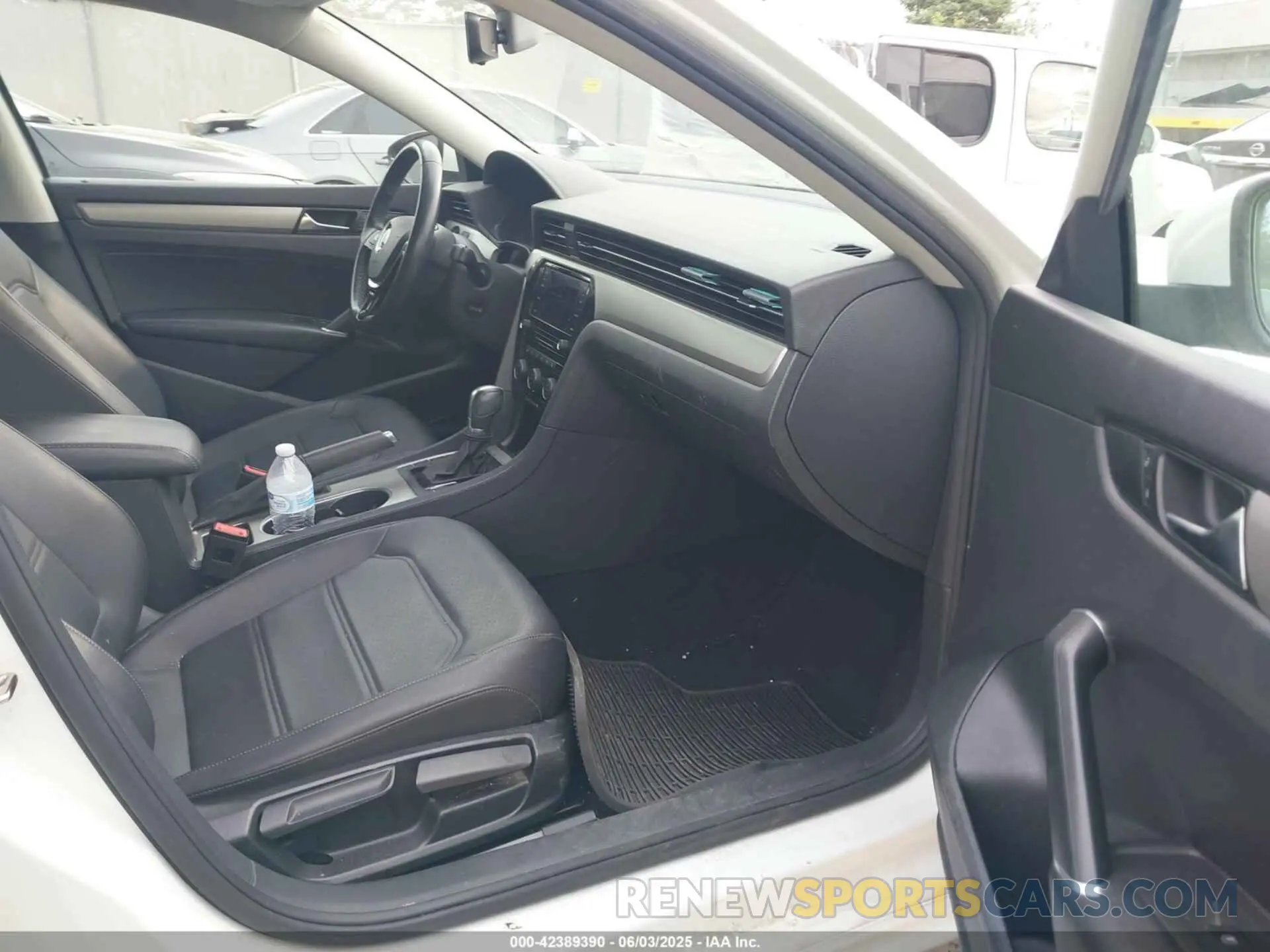 5 Photograph of a damaged car 1VWSA7A37LC024206 VOLKSWAGEN PASSAT 2020