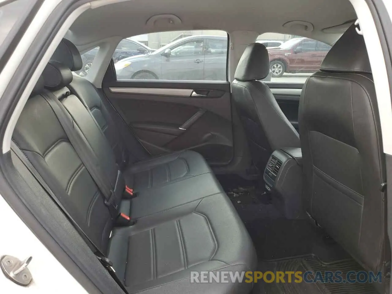 10 Photograph of a damaged car 1VWSA7A38LC016633 VOLKSWAGEN PASSAT 2020