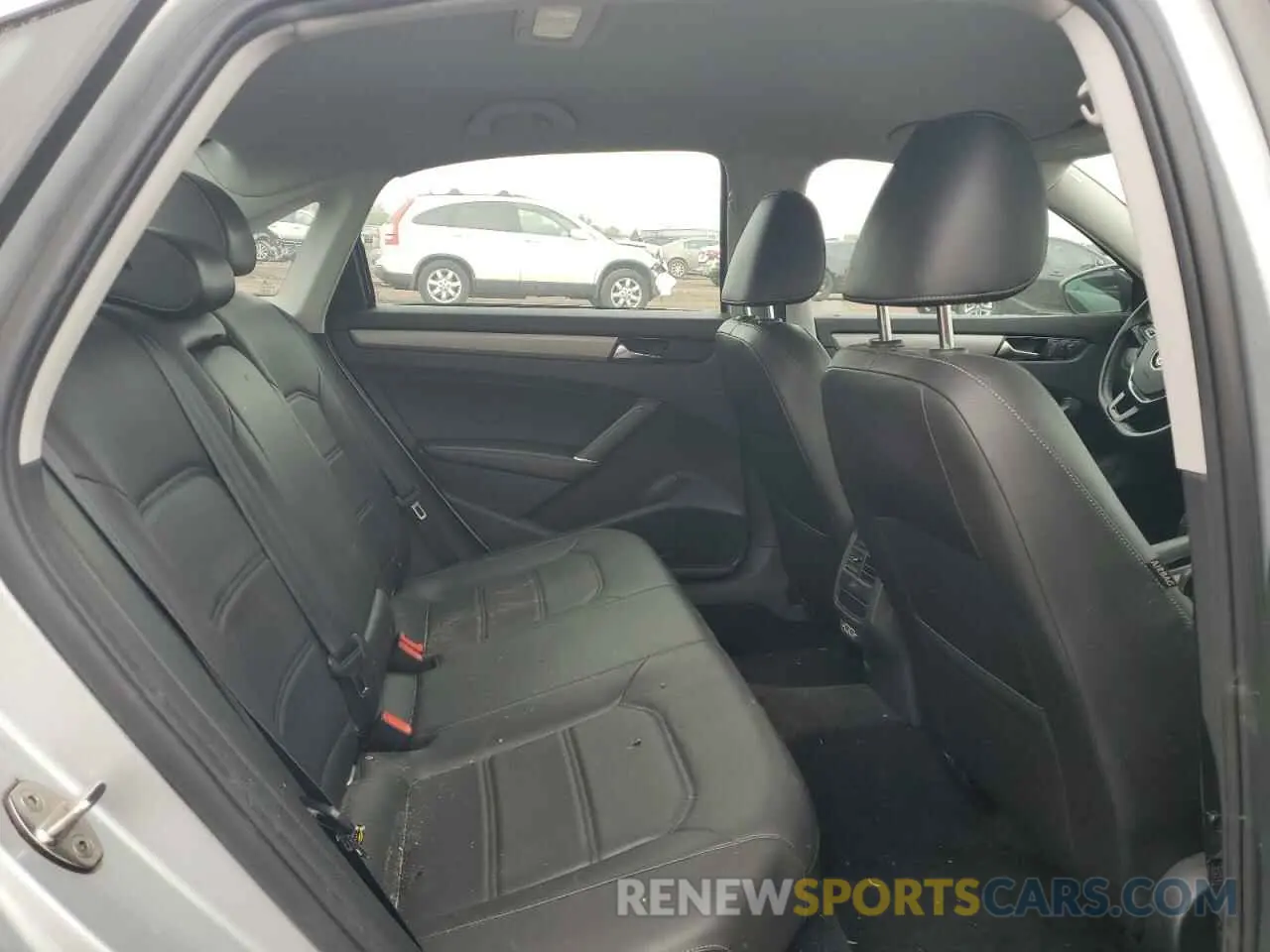 10 Photograph of a damaged car 1VWSA7A39LC013904 VOLKSWAGEN PASSAT 2020