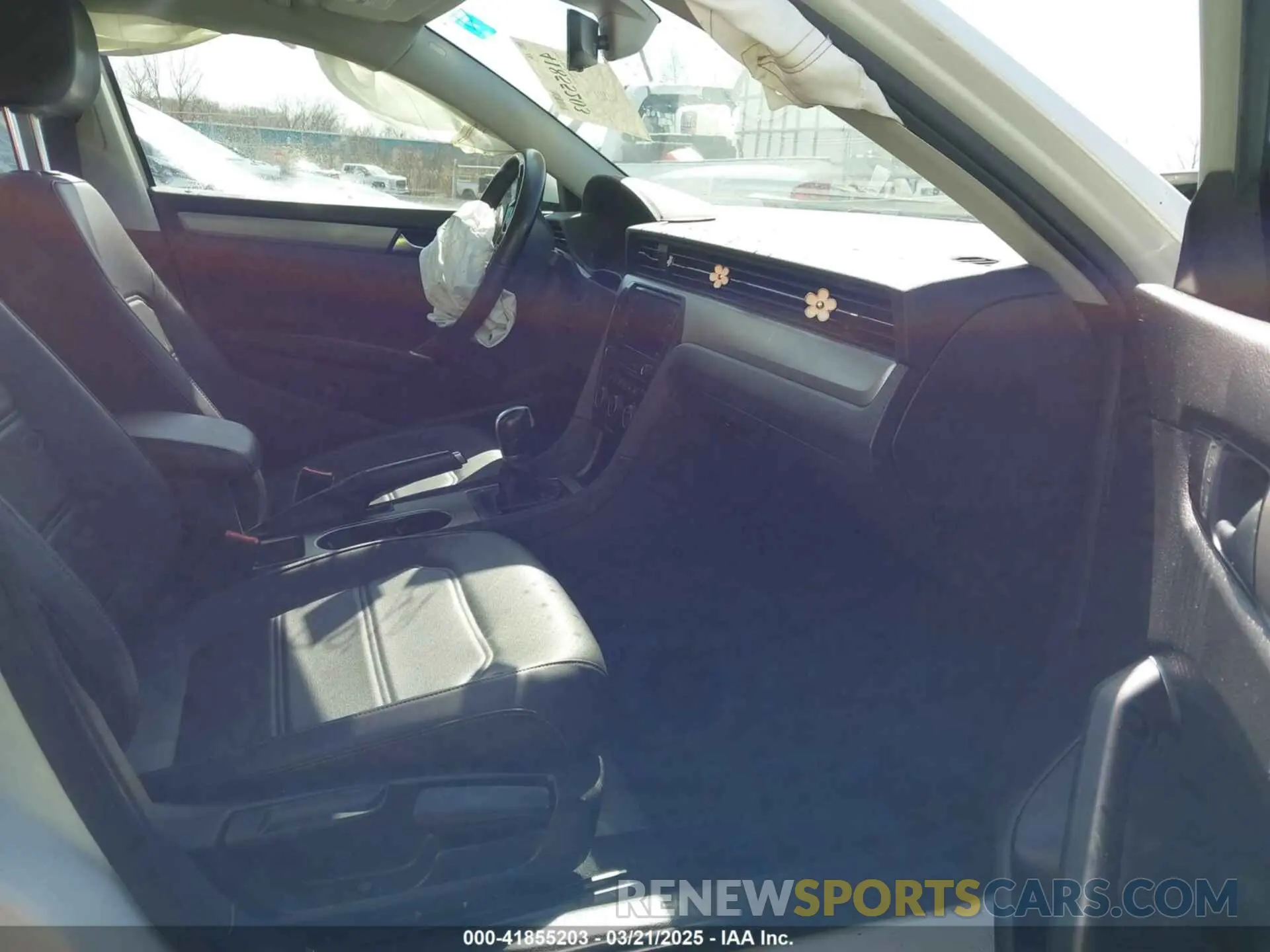 5 Photograph of a damaged car 1VWSA7A39LC021369 VOLKSWAGEN PASSAT 2020