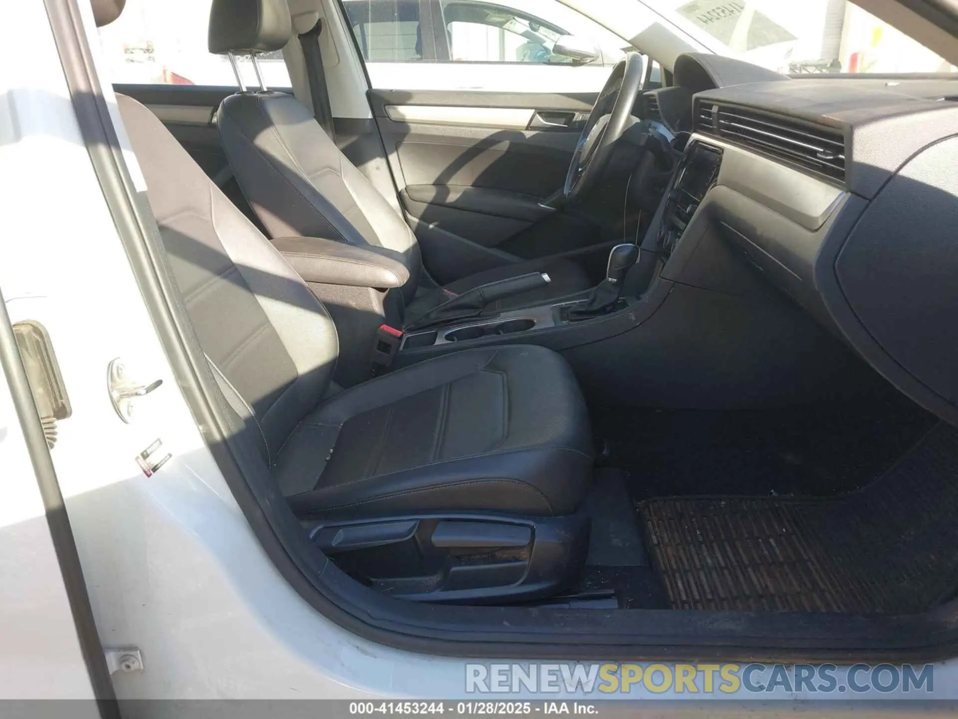 5 Photograph of a damaged car 1VWSA7A3XLC020859 VOLKSWAGEN PASSAT 2020