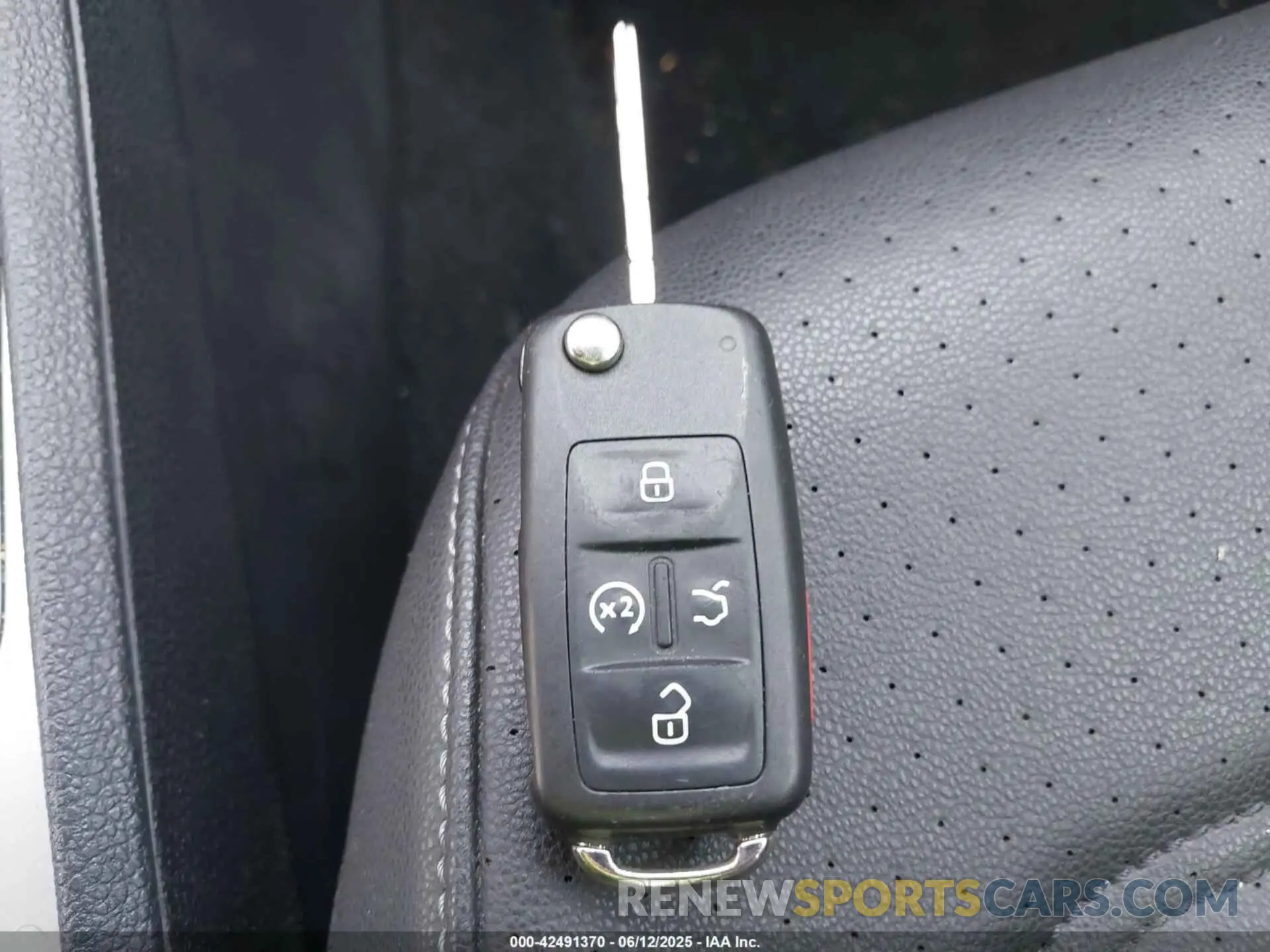 11 Photograph of a damaged car 1VWWA7A32LC012403 VOLKSWAGEN PASSAT 2020