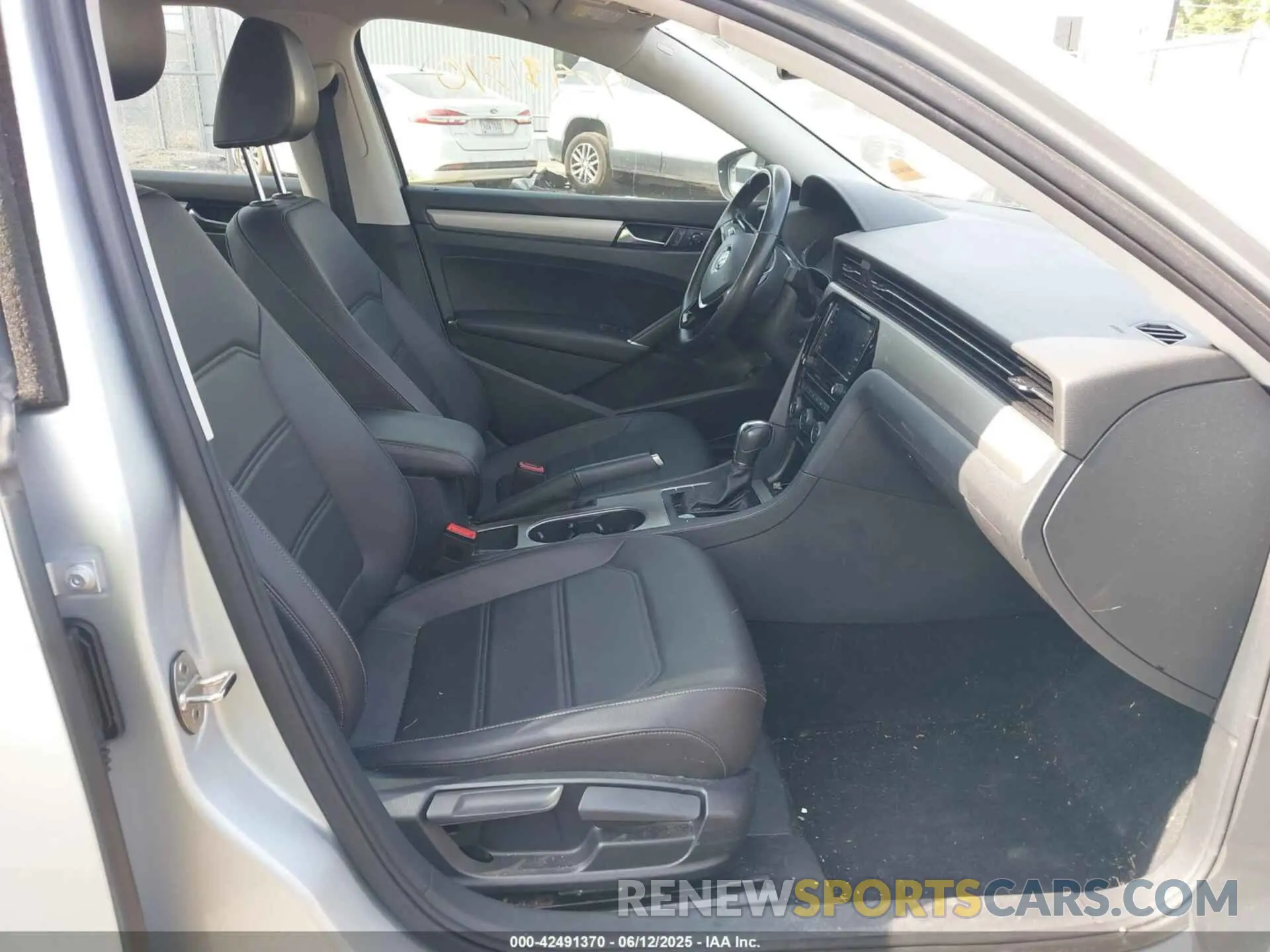 5 Photograph of a damaged car 1VWWA7A32LC012403 VOLKSWAGEN PASSAT 2020