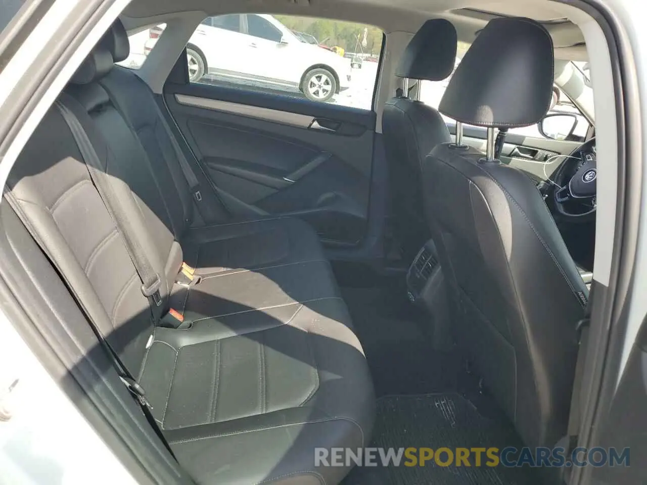 10 Photograph of a damaged car 1VWWA7A33LC025516 VOLKSWAGEN PASSAT 2020