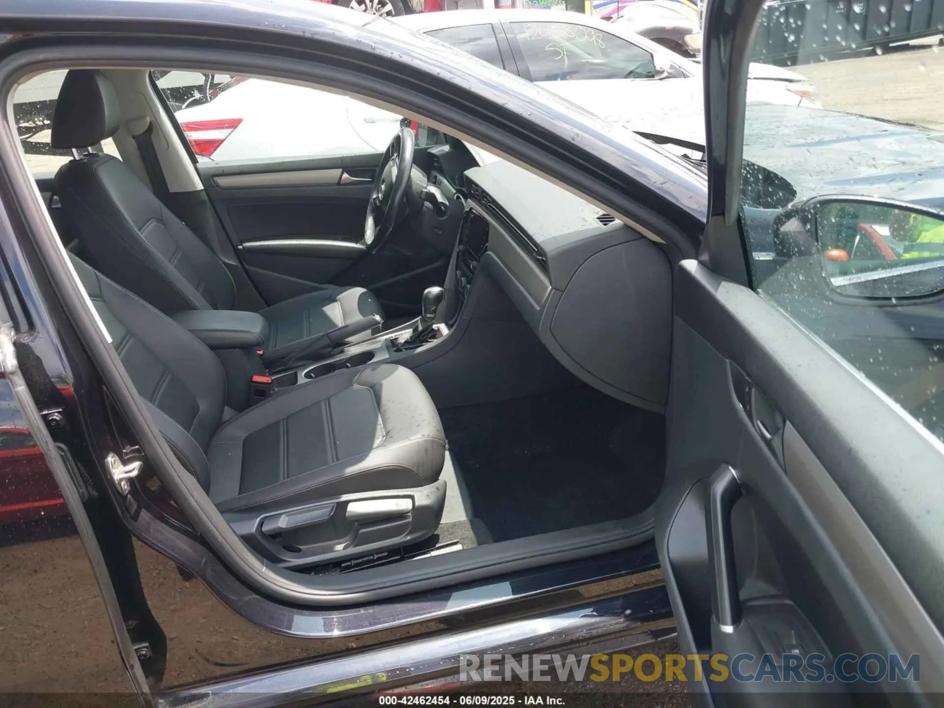 5 Photograph of a damaged car 1VWWA7A35LC002769 VOLKSWAGEN PASSAT 2020