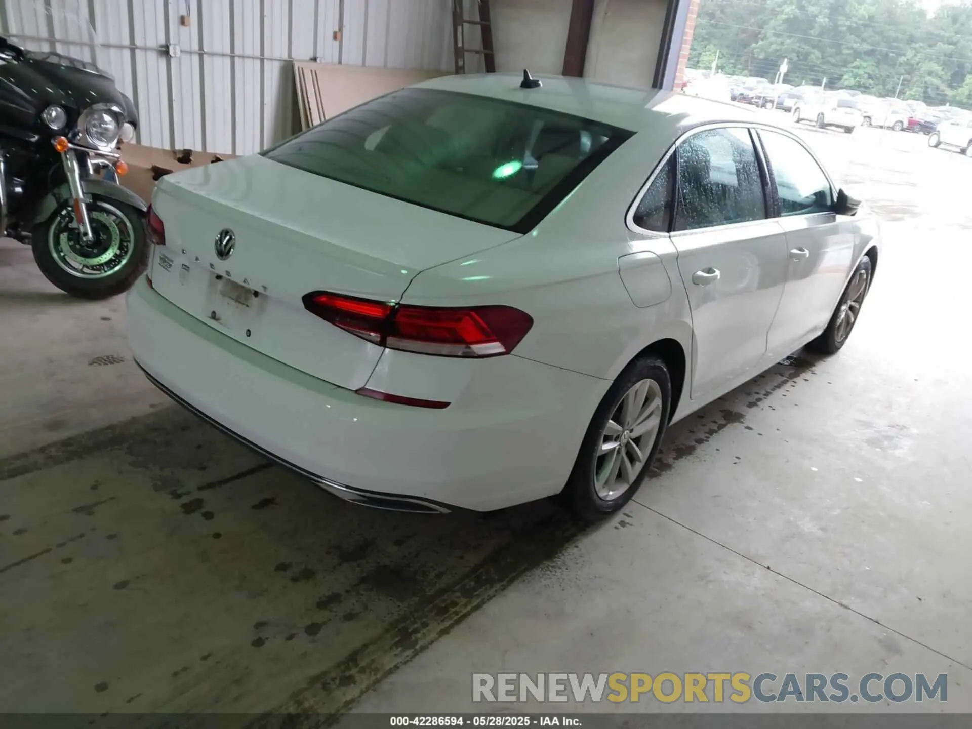 4 Photograph of a damaged car 1VWWA7A35LC004103 VOLKSWAGEN PASSAT 2020