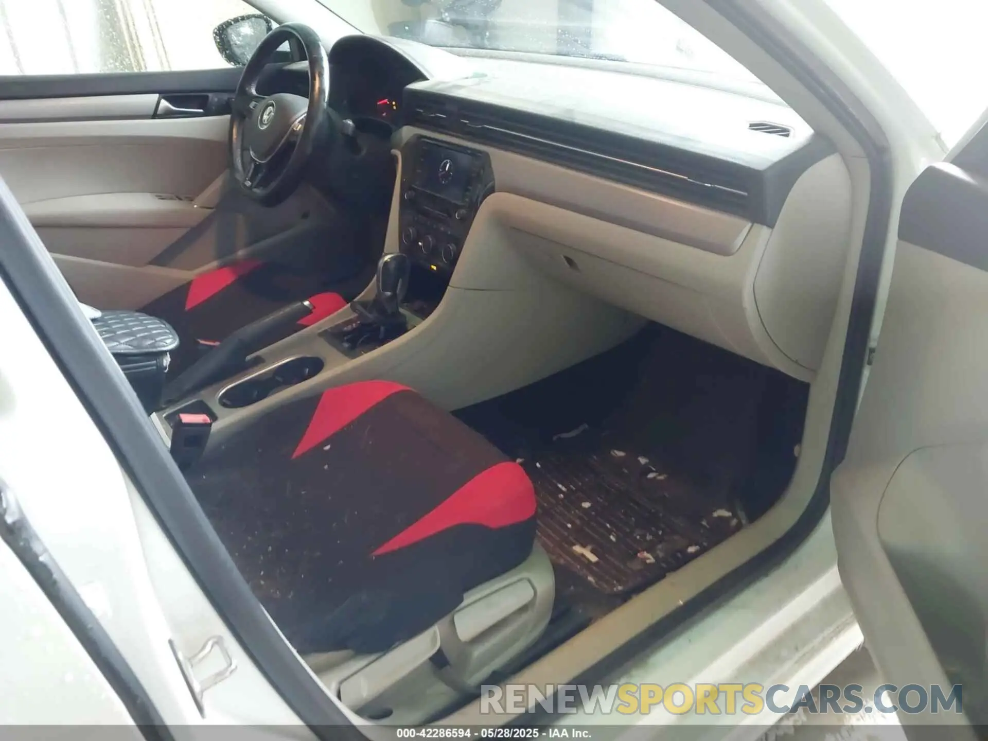 5 Photograph of a damaged car 1VWWA7A35LC004103 VOLKSWAGEN PASSAT 2020