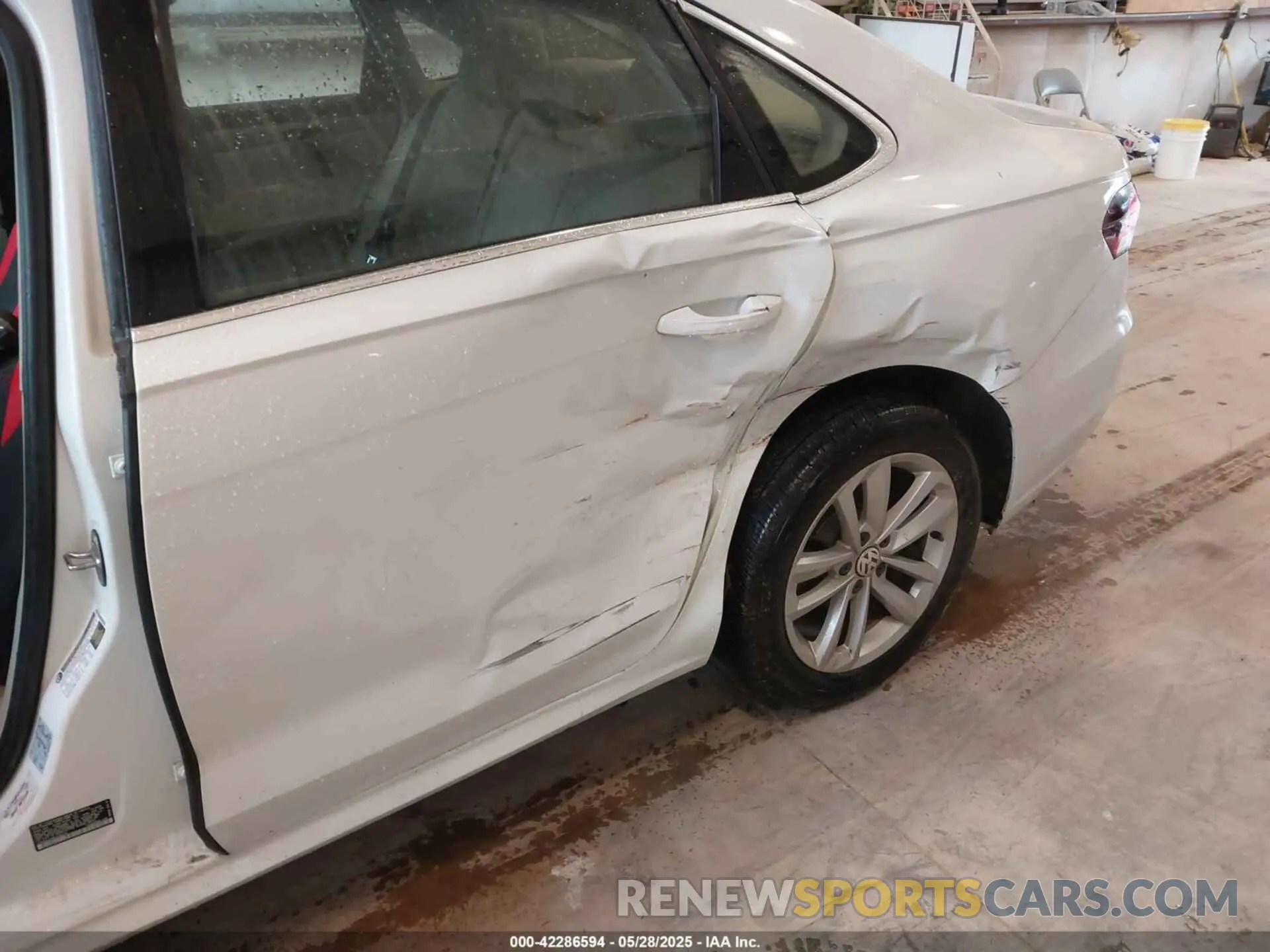 6 Photograph of a damaged car 1VWWA7A35LC004103 VOLKSWAGEN PASSAT 2020
