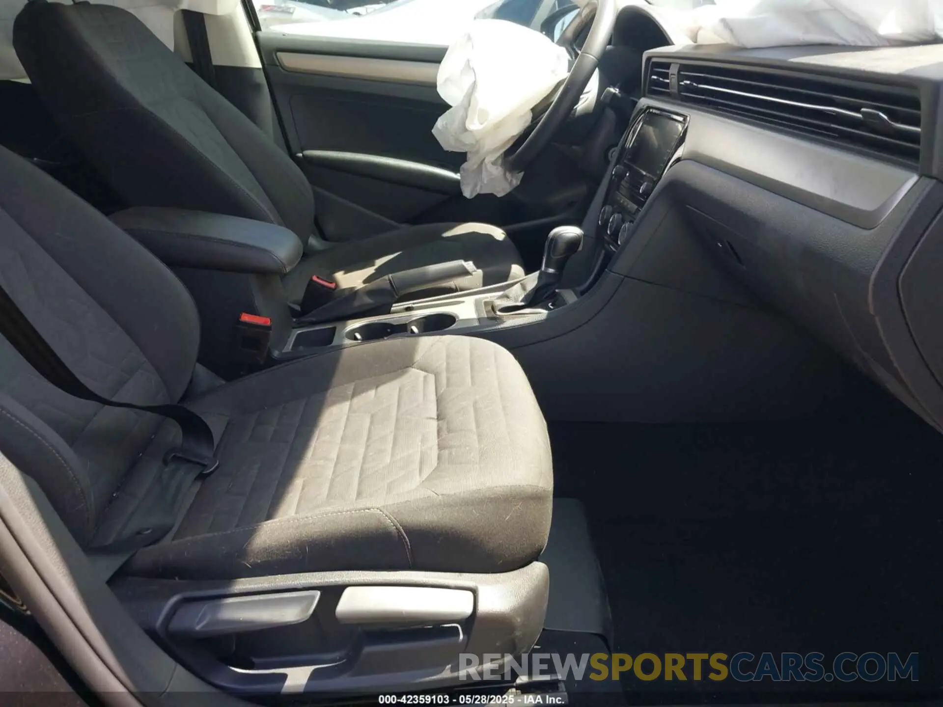 5 Photograph of a damaged car 1VWAA7A31MC005888 VOLKSWAGEN PASSAT 2021