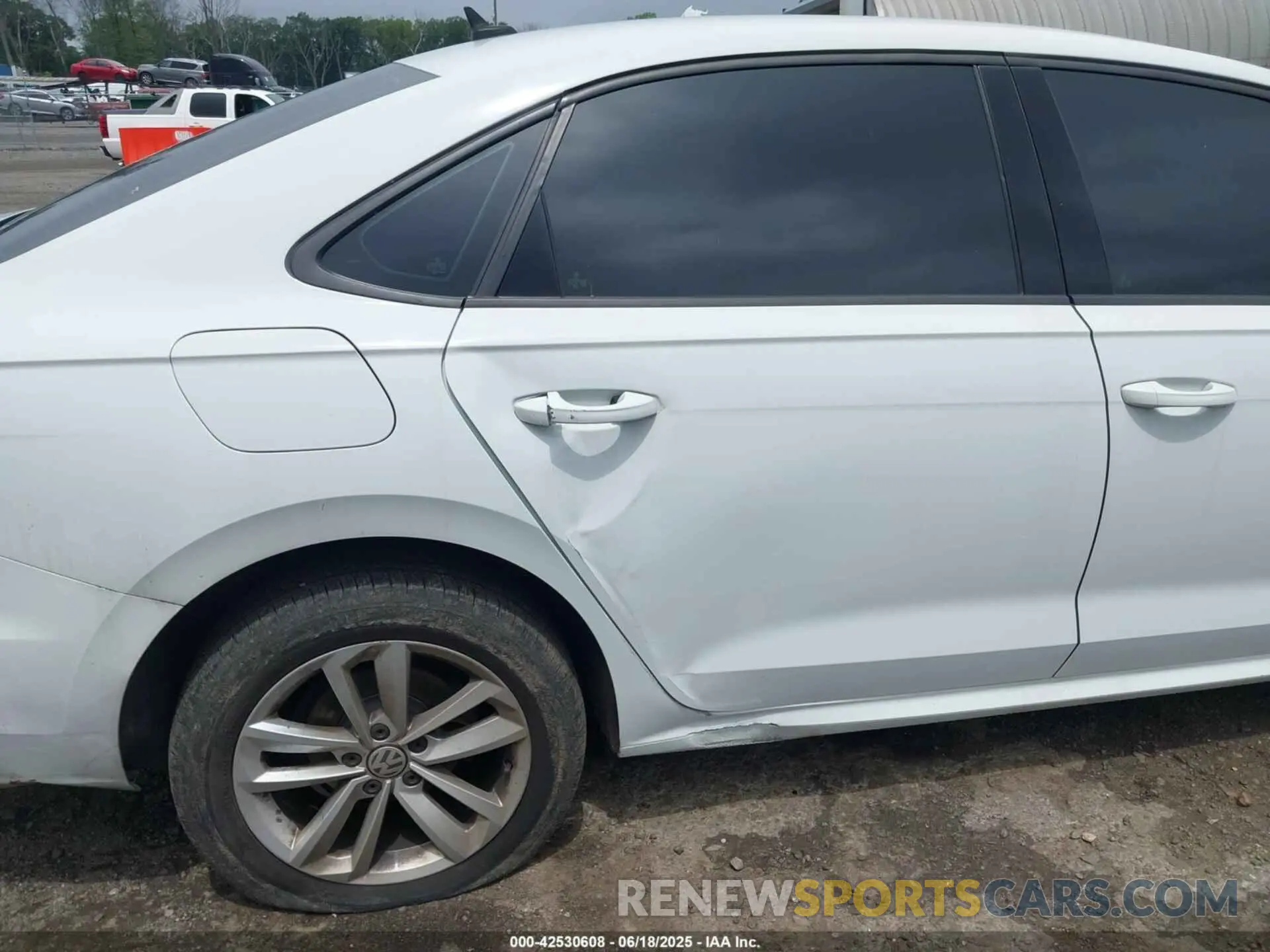 17 Photograph of a damaged car 1VWAA7A33MC014365 VOLKSWAGEN PASSAT 2021