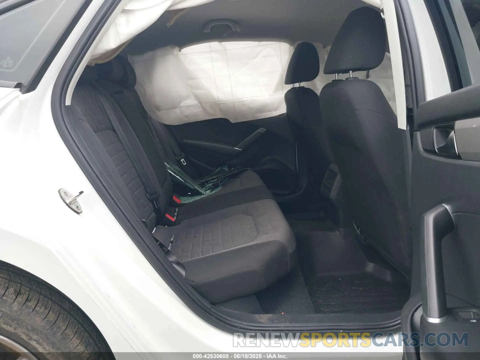 8 Photograph of a damaged car 1VWAA7A33MC014365 VOLKSWAGEN PASSAT 2021