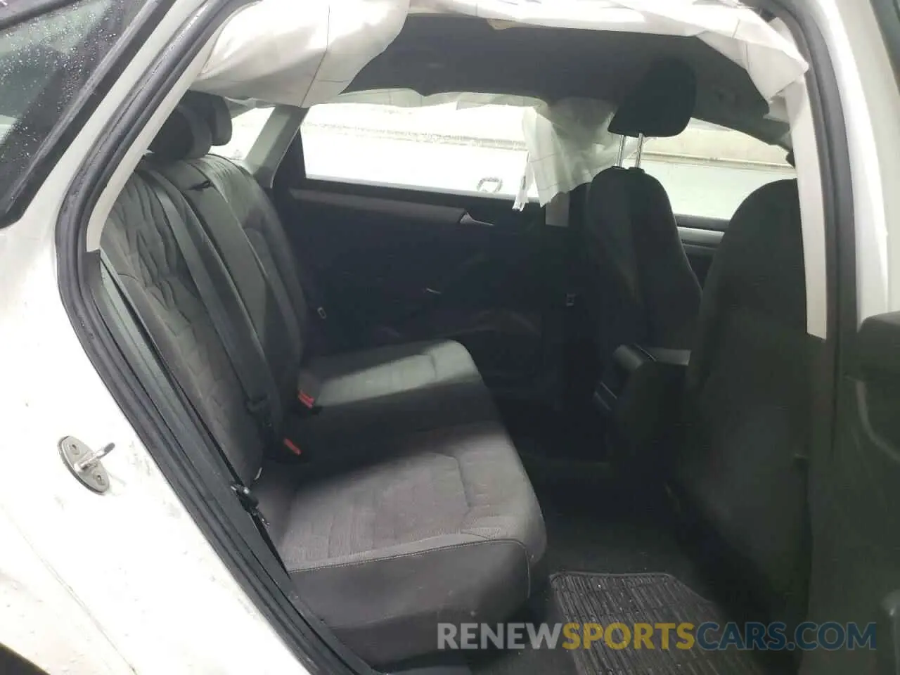 10 Photograph of a damaged car 1VWAA7A34MC013967 VOLKSWAGEN PASSAT 2021