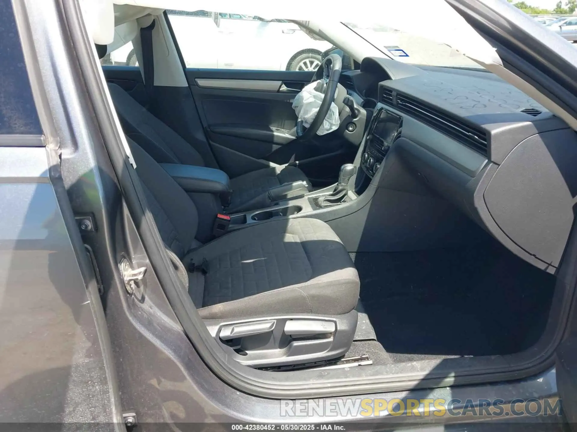 5 Photograph of a damaged car 1VWAA7A36MC000511 VOLKSWAGEN PASSAT 2021