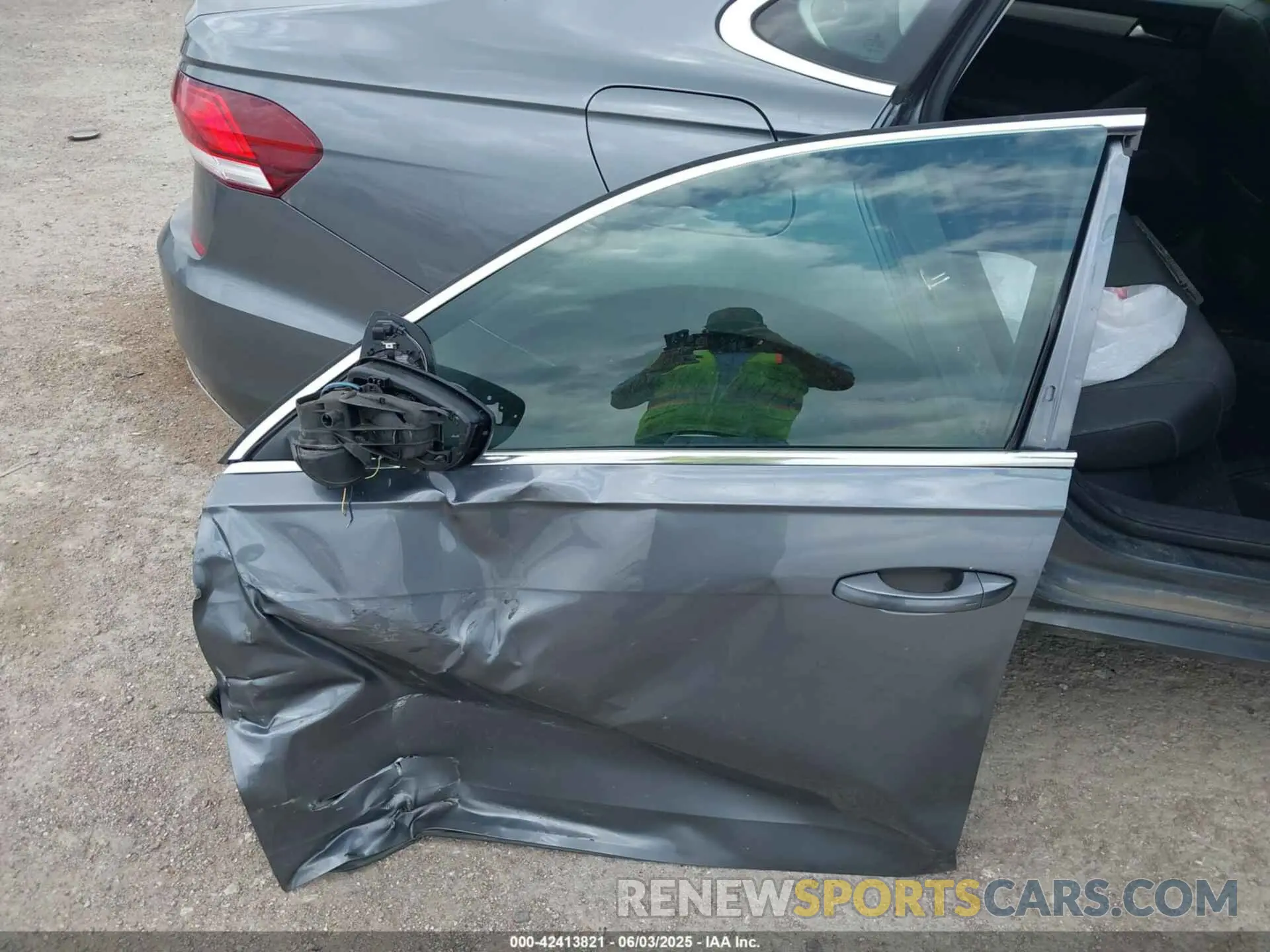11 Photograph of a damaged car 1VWSA7A31MC017107 VOLKSWAGEN PASSAT 2021
