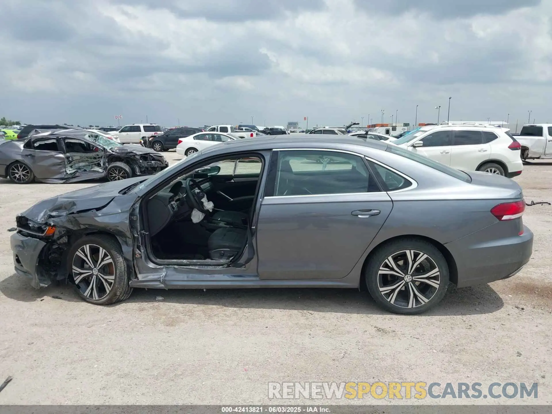 14 Photograph of a damaged car 1VWSA7A31MC017107 VOLKSWAGEN PASSAT 2021