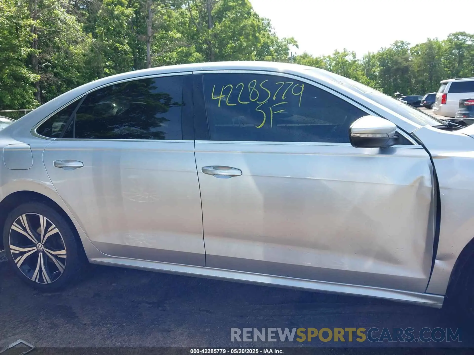 12 Photograph of a damaged car 1VWSA7A32MC002440 VOLKSWAGEN PASSAT 2021