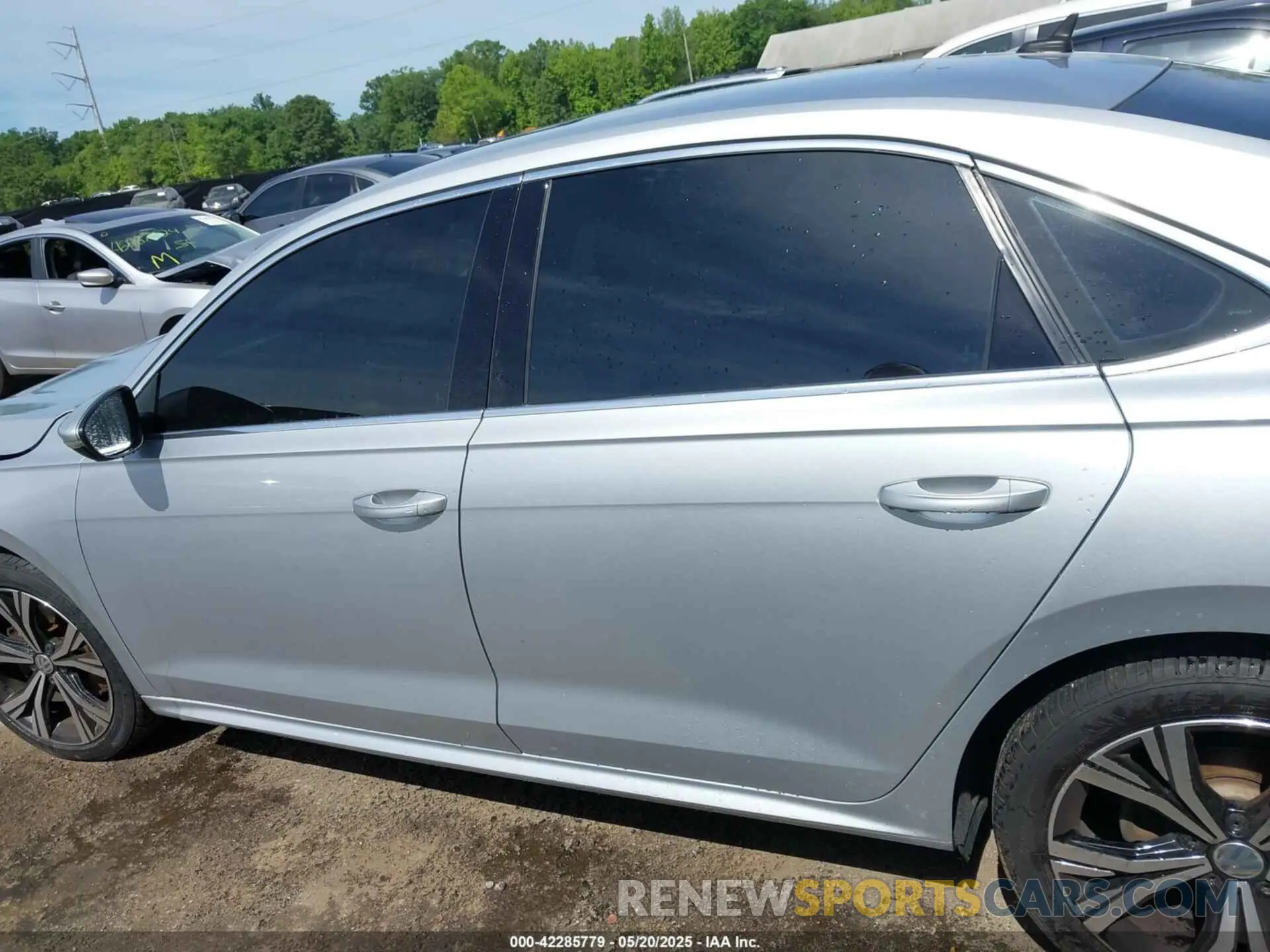 13 Photograph of a damaged car 1VWSA7A32MC002440 VOLKSWAGEN PASSAT 2021