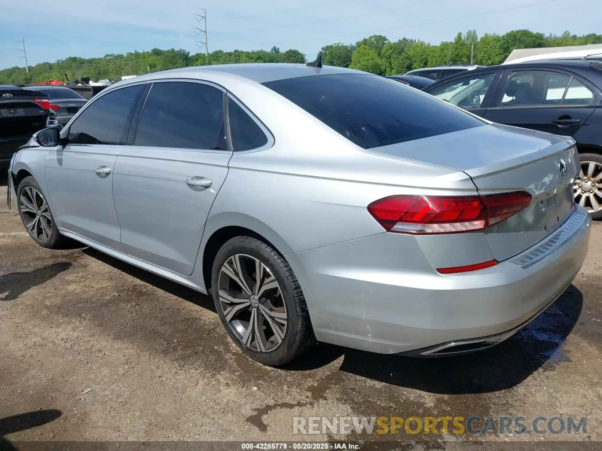 3 Photograph of a damaged car 1VWSA7A32MC002440 VOLKSWAGEN PASSAT 2021