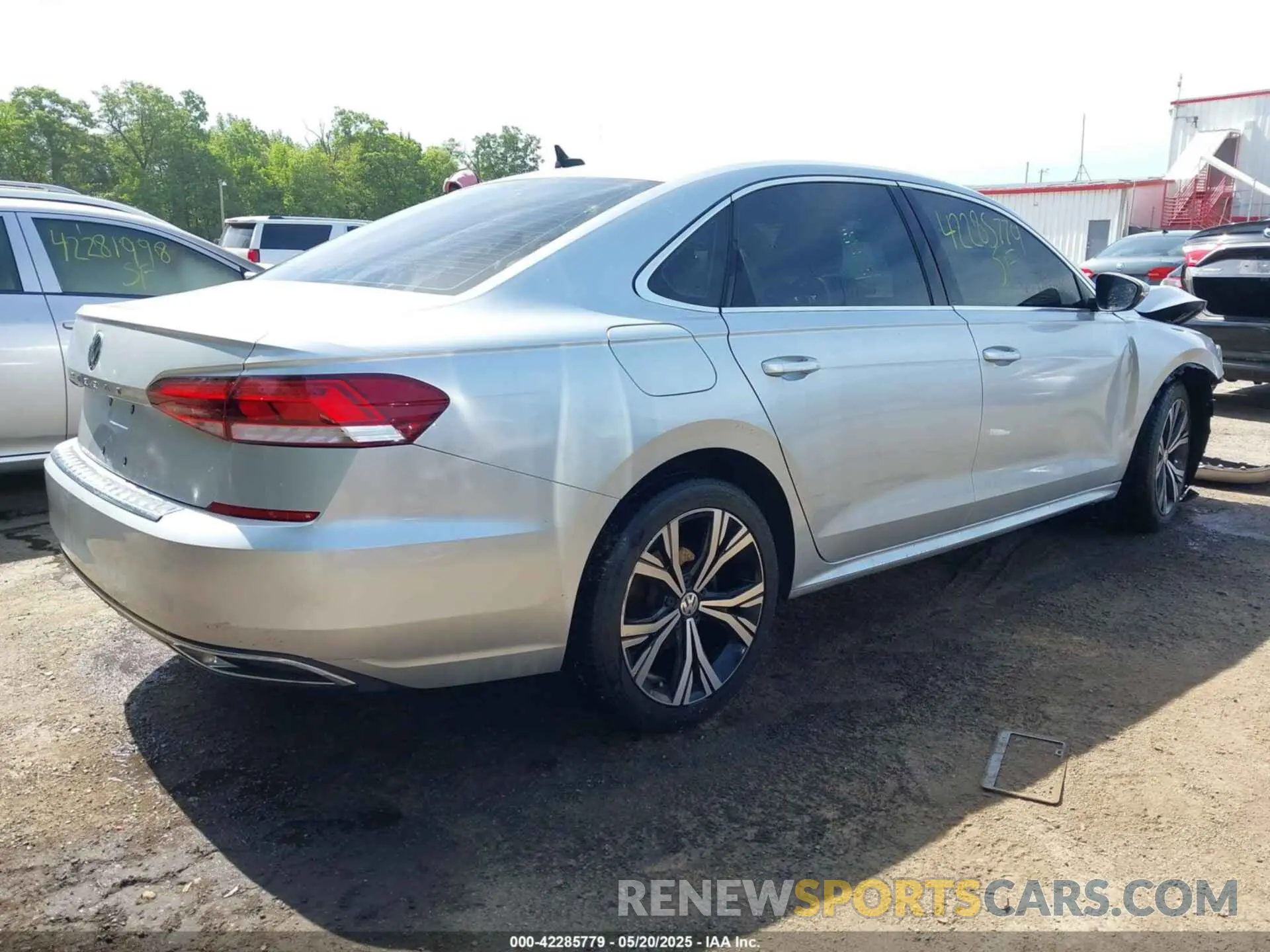 4 Photograph of a damaged car 1VWSA7A32MC002440 VOLKSWAGEN PASSAT 2021