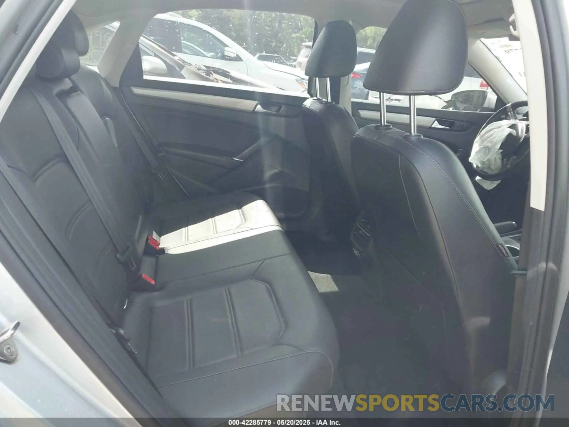 8 Photograph of a damaged car 1VWSA7A32MC002440 VOLKSWAGEN PASSAT 2021